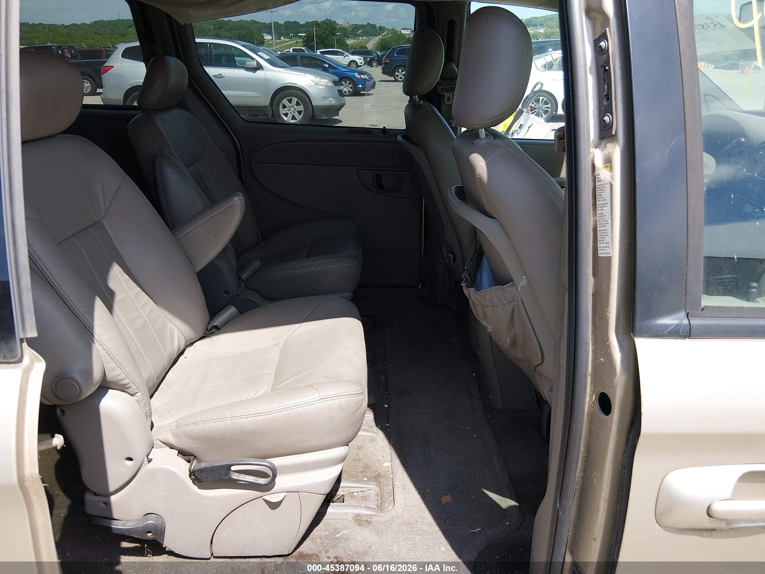 2003 Chrysler Town & Country Ex Gold vin: 2C8GP74L53R119324