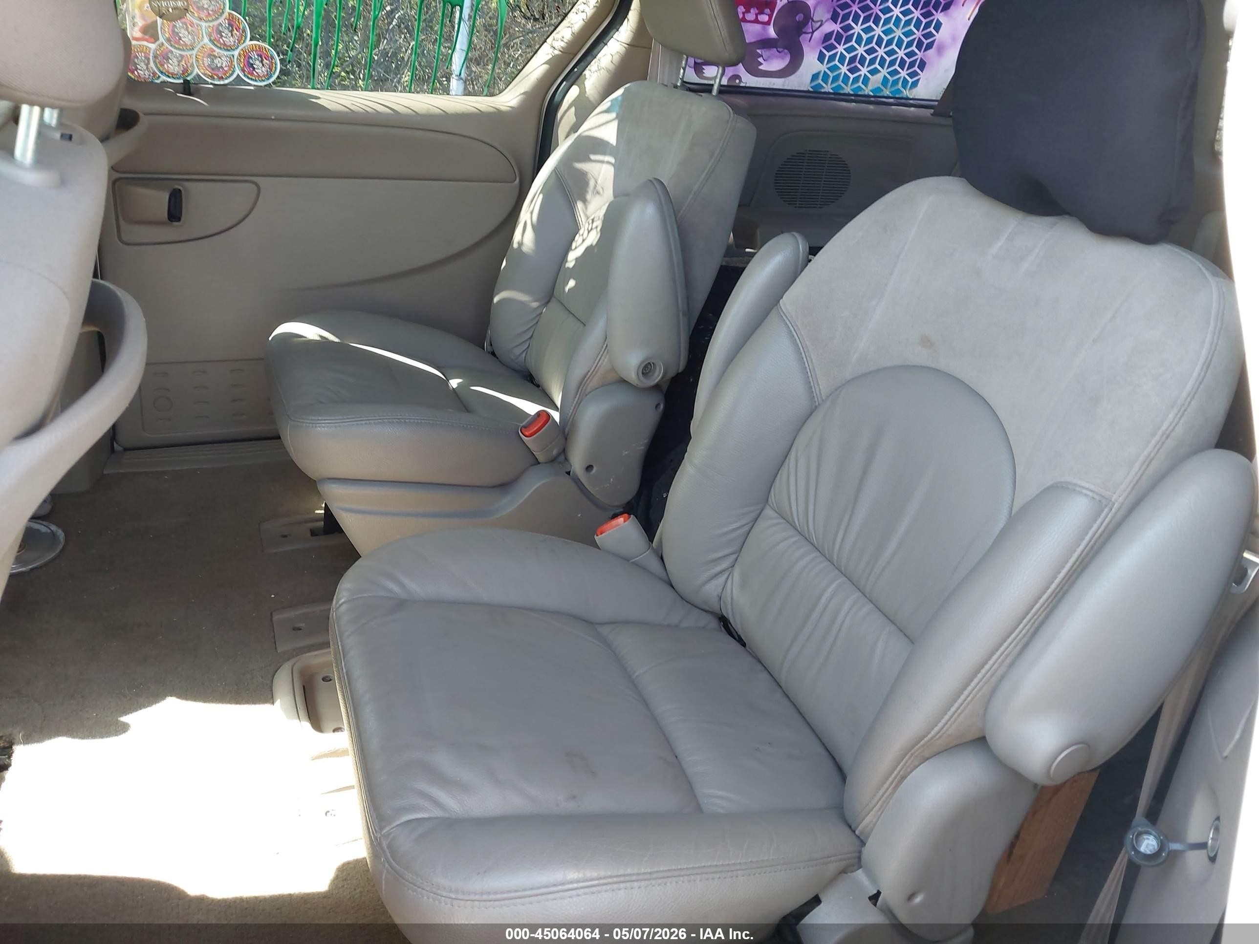 2002 Chrysler Town & Country Lx Gold vin: 2C8GT44L72R614536