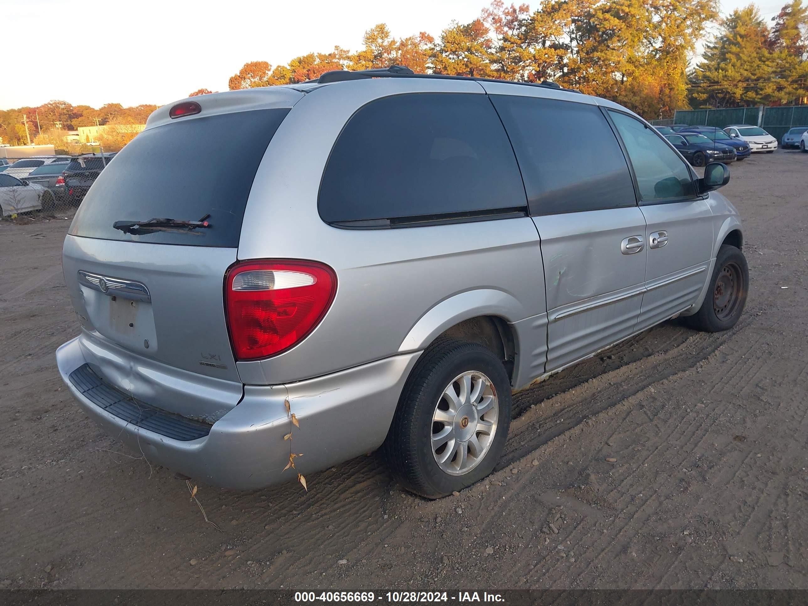 2002 Chrysler Town & Country Lxi Gray vin: 2C8GT54L92R557987