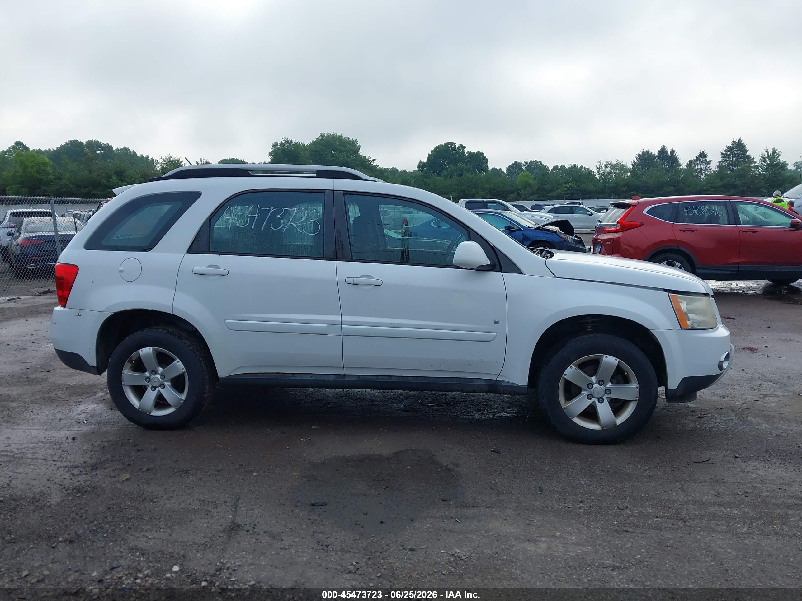 2009 Pontiac Torrent   White vin: 2CKDL33F496224167