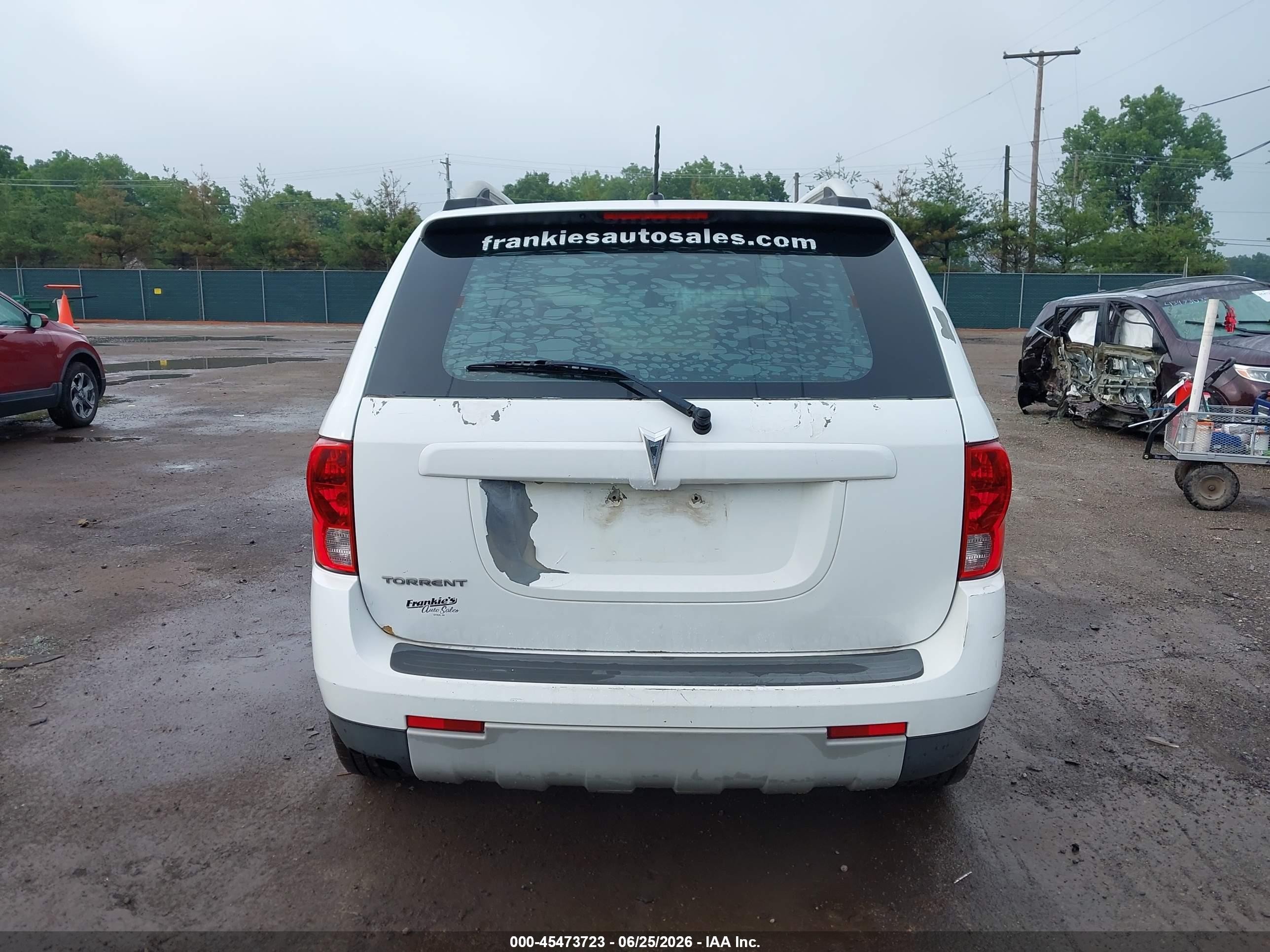 2009 Pontiac Torrent   White vin: 2CKDL33F496224167