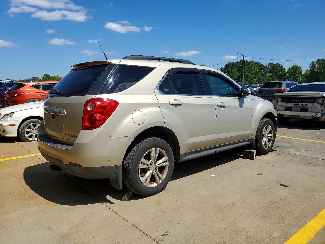2011 Chevrolet Equinox Lt Золотой vin: 2CNALDEC5B6475848
