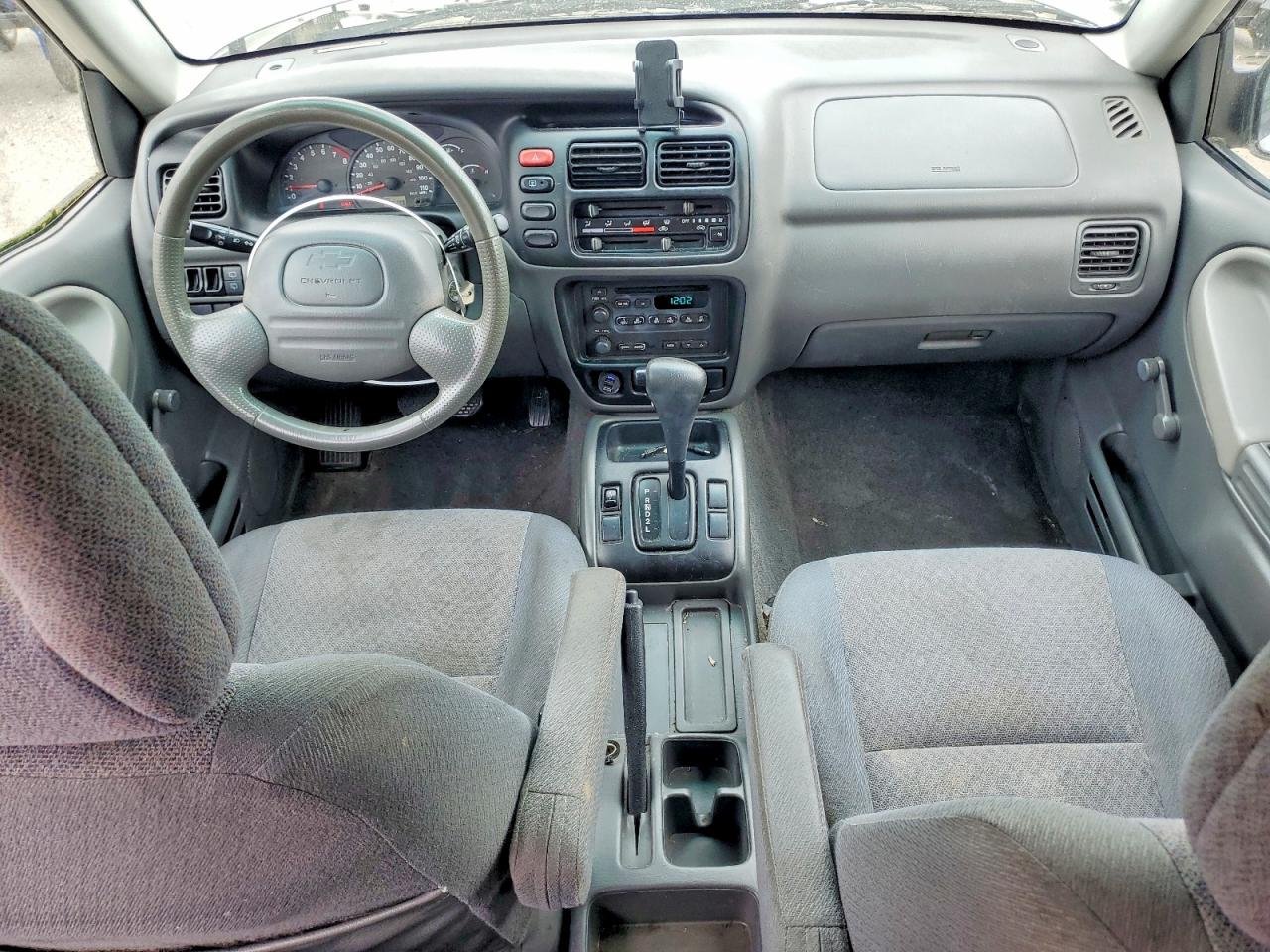 2004 Chevrolet Tracker Silver vin: 2CNBE134546902229