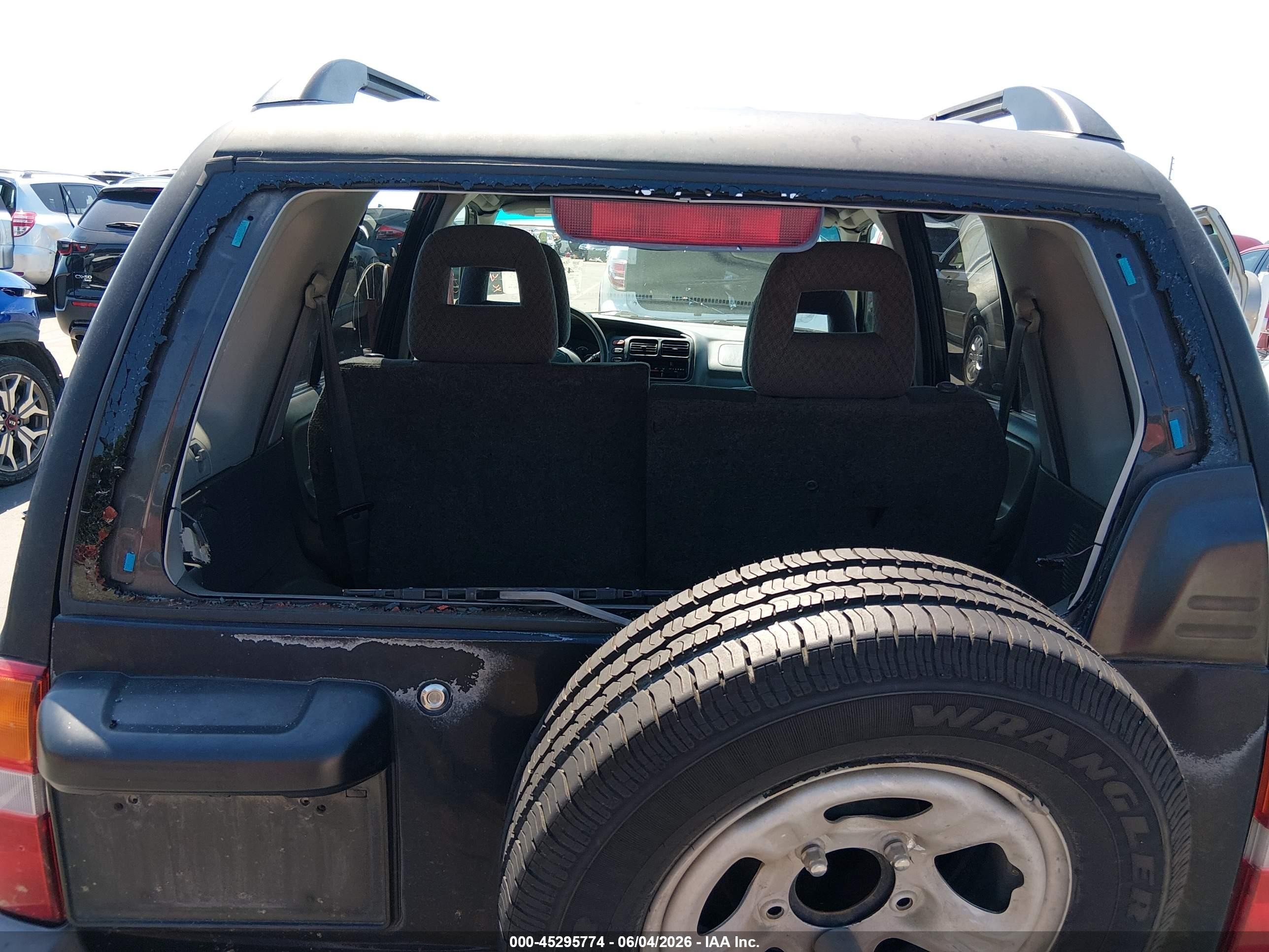 2003 Chevrolet Tracker Hard Top Base Черный vin: 2CNBE13C236950860