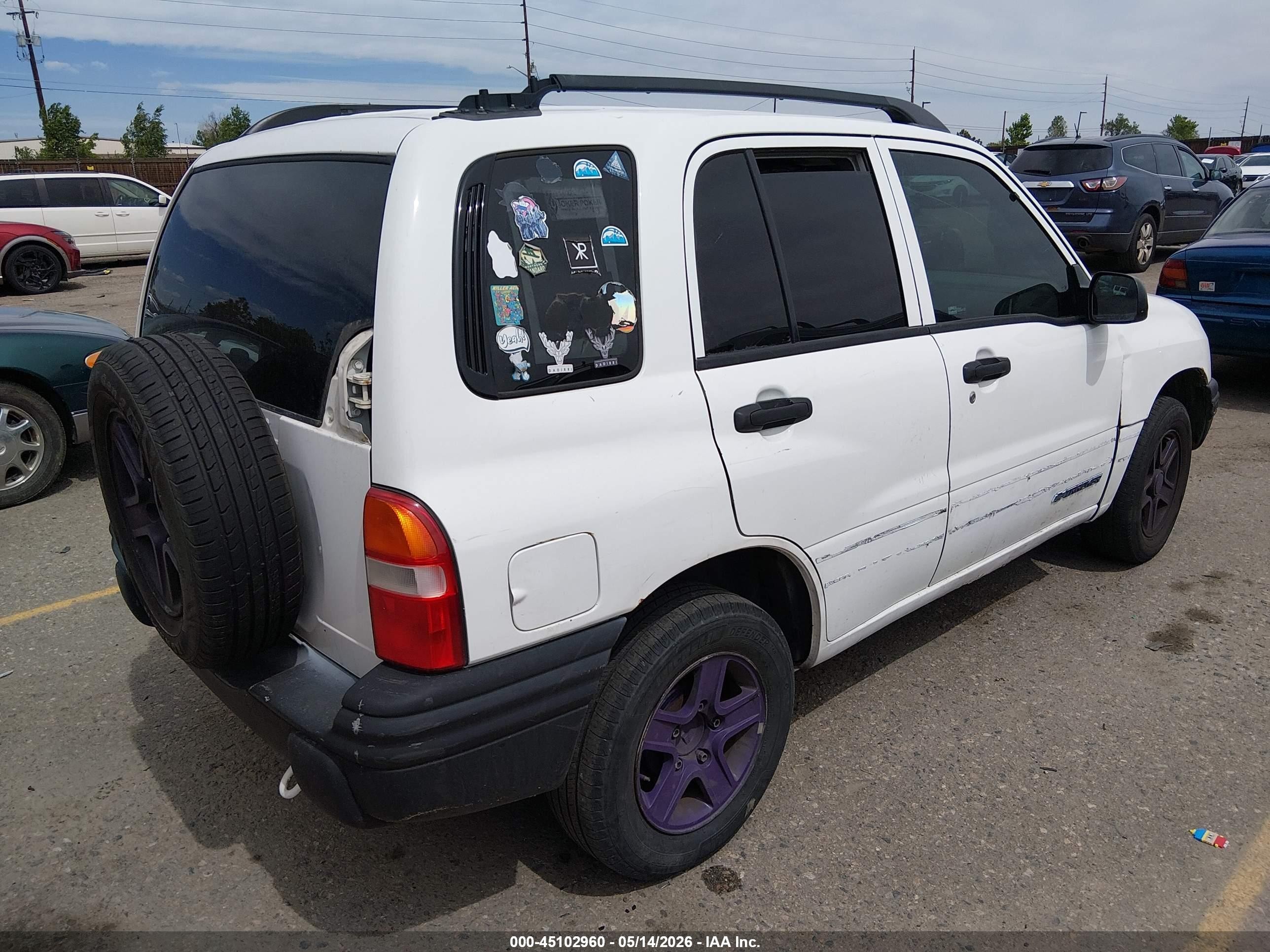 2003 Chevrolet Tracker Hard Top Base White vin: 2CNBE13C336950852