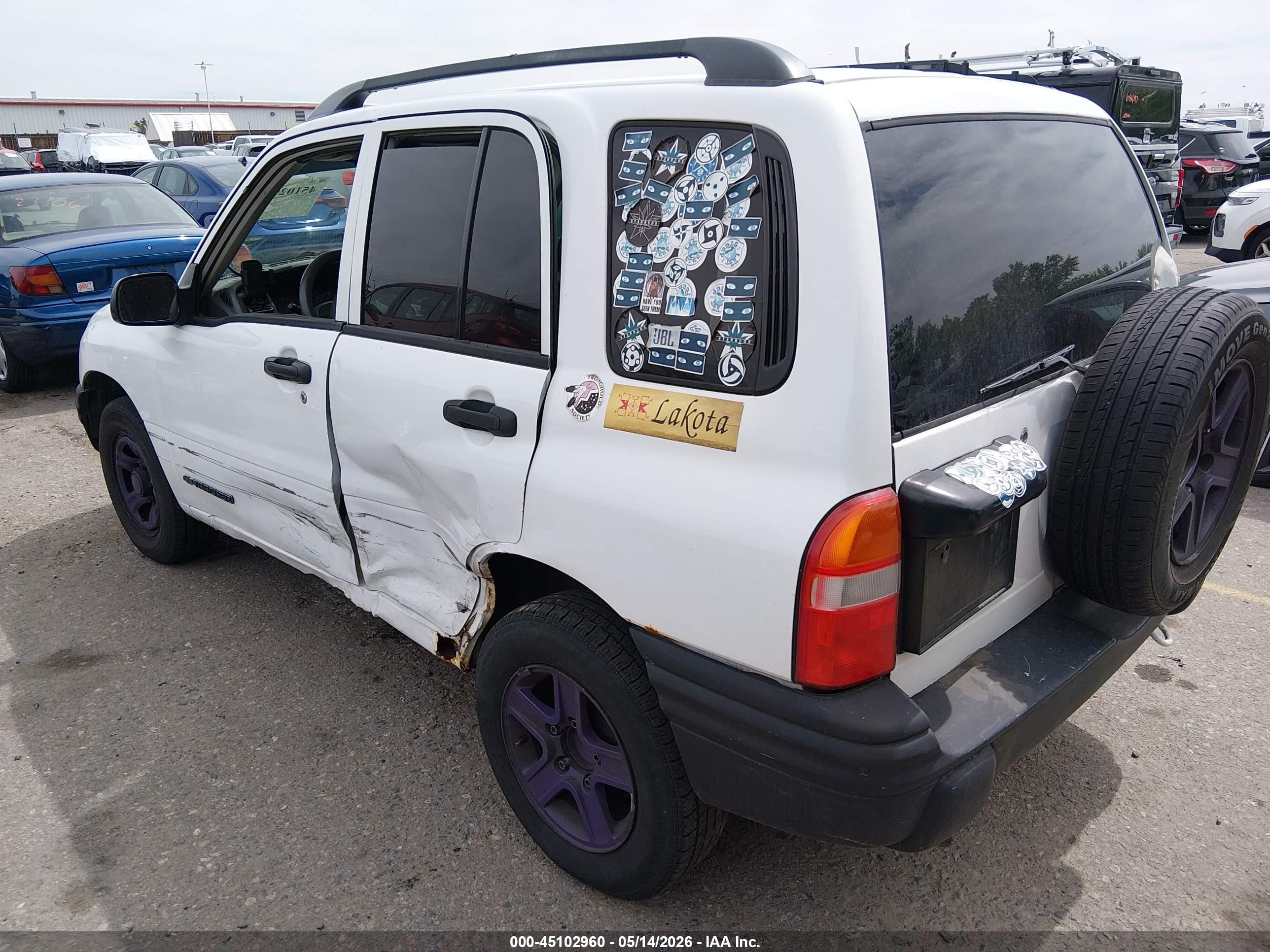 2003 Chevrolet Tracker Hard Top Base White vin: 2CNBE13C336950852