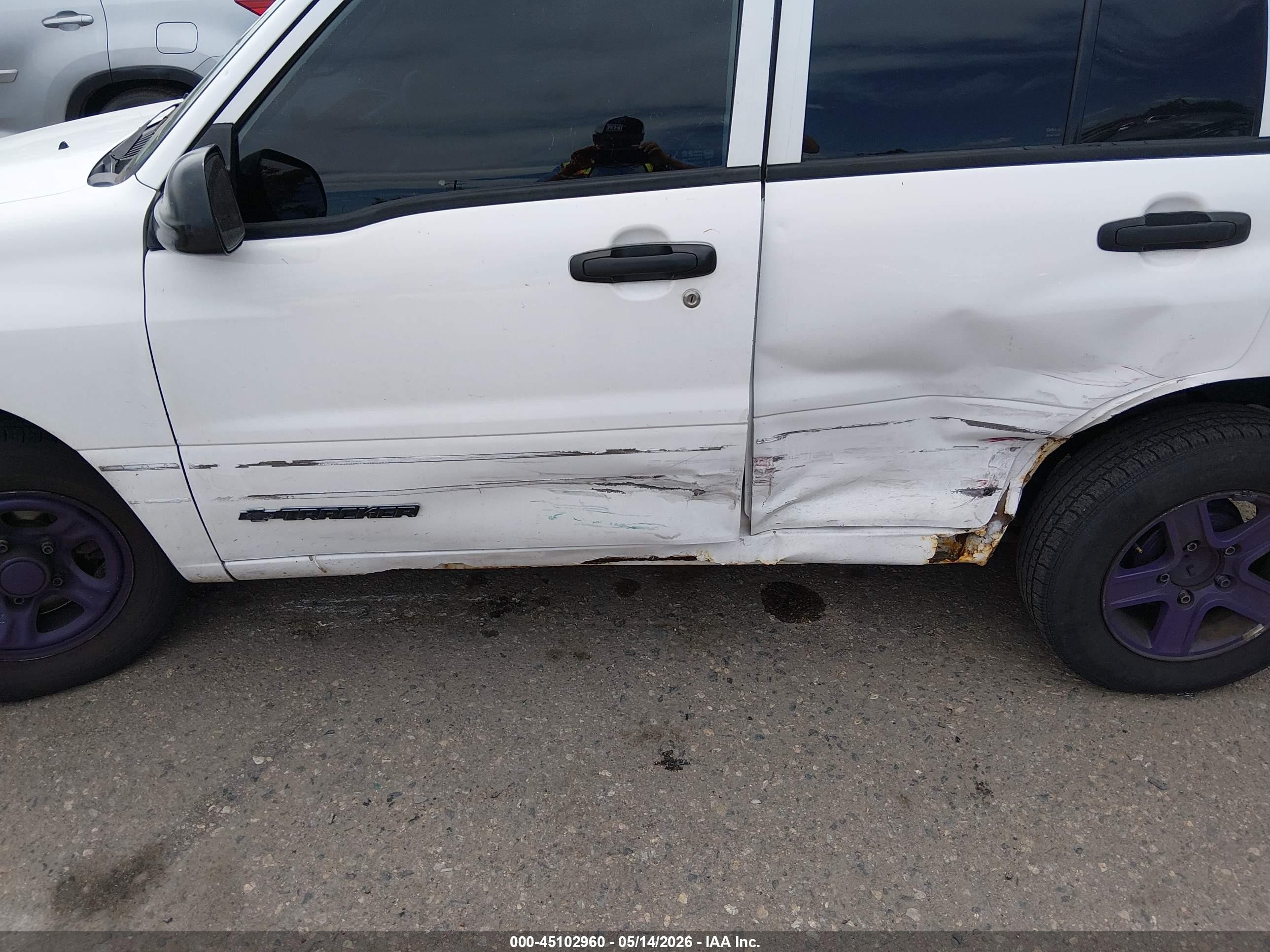 2003 Chevrolet Tracker Hard Top Base White vin: 2CNBE13C336950852