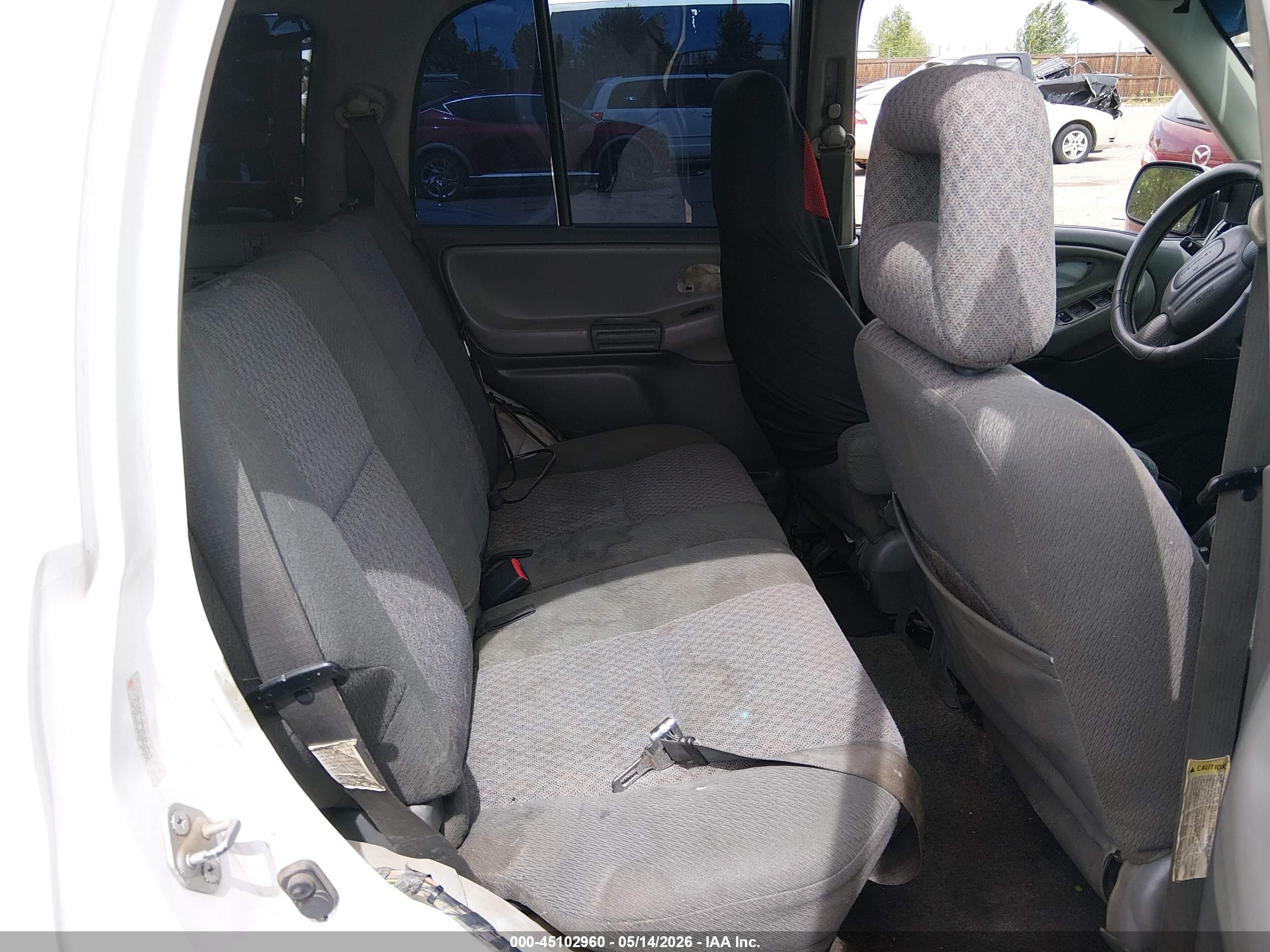 2003 Chevrolet Tracker Hard Top Base White vin: 2CNBE13C336950852
