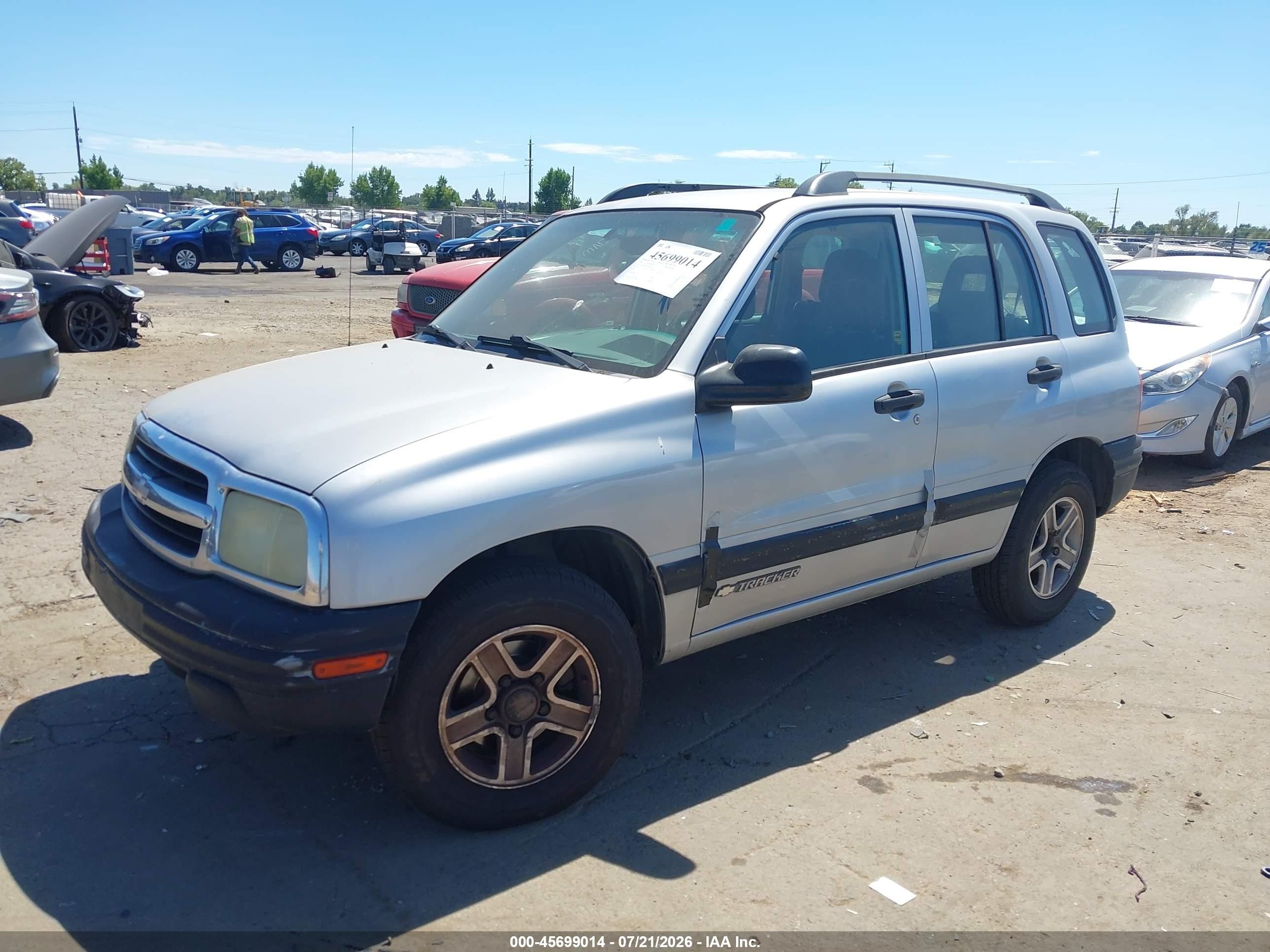 2003 Chevrolet Tracker Hard Top Base Silver vin: 2CNBE13C836951690