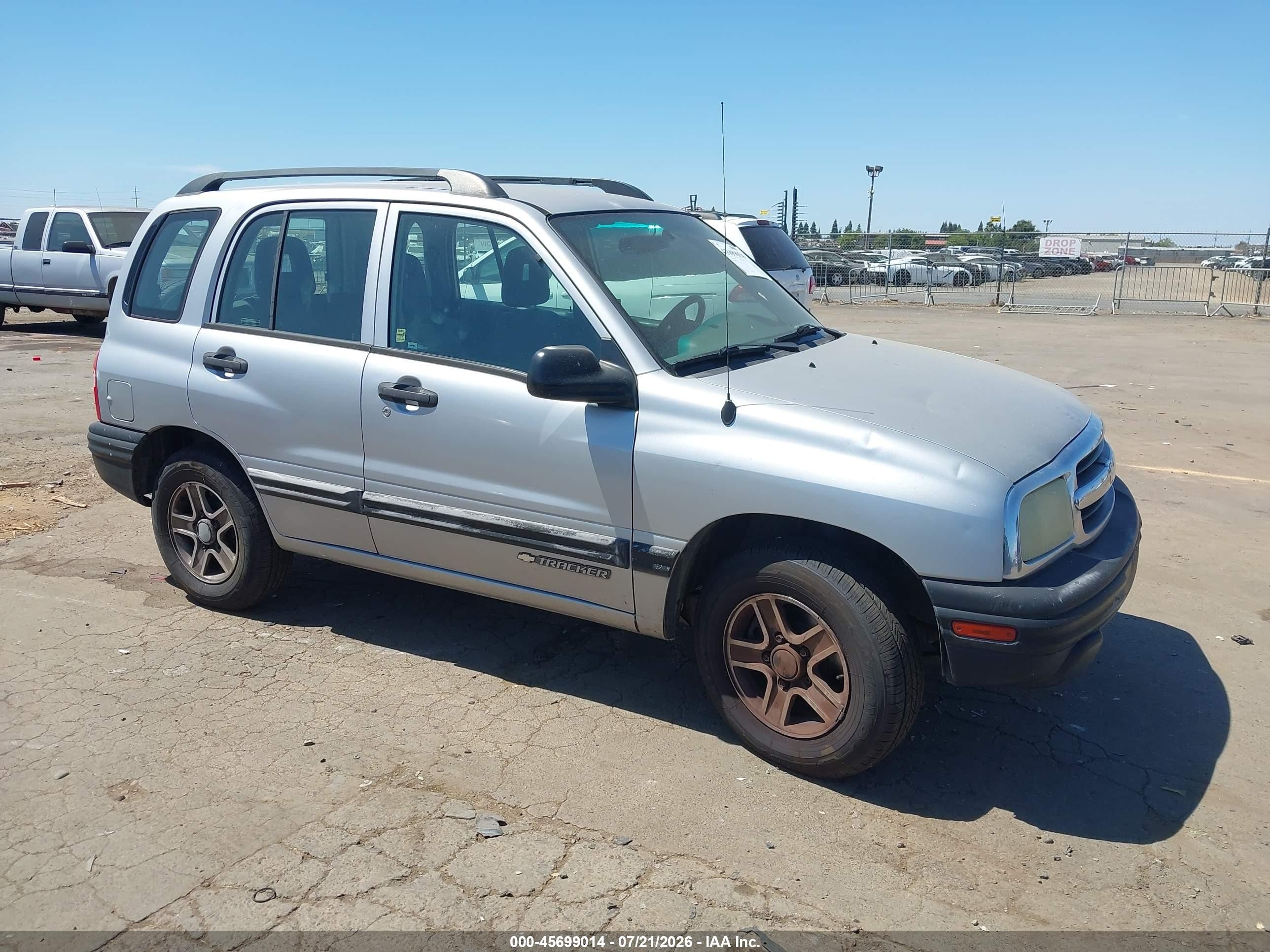 2003 Chevrolet Tracker Hard Top Base Silver vin: 2CNBE13C836951690