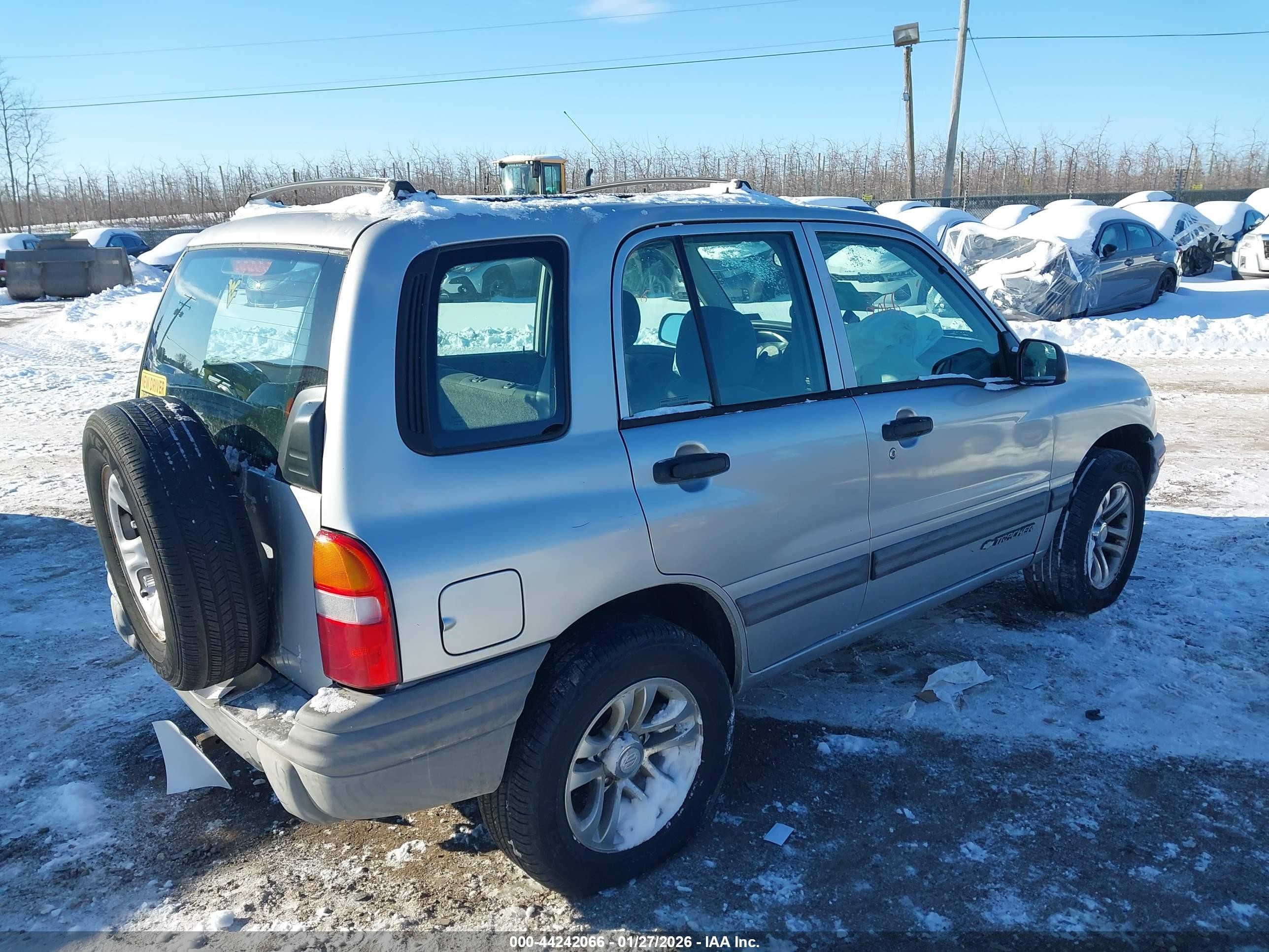 2001 Chevrolet Tracker Hard Top Base Silver vin: 2CNBE13C916923846