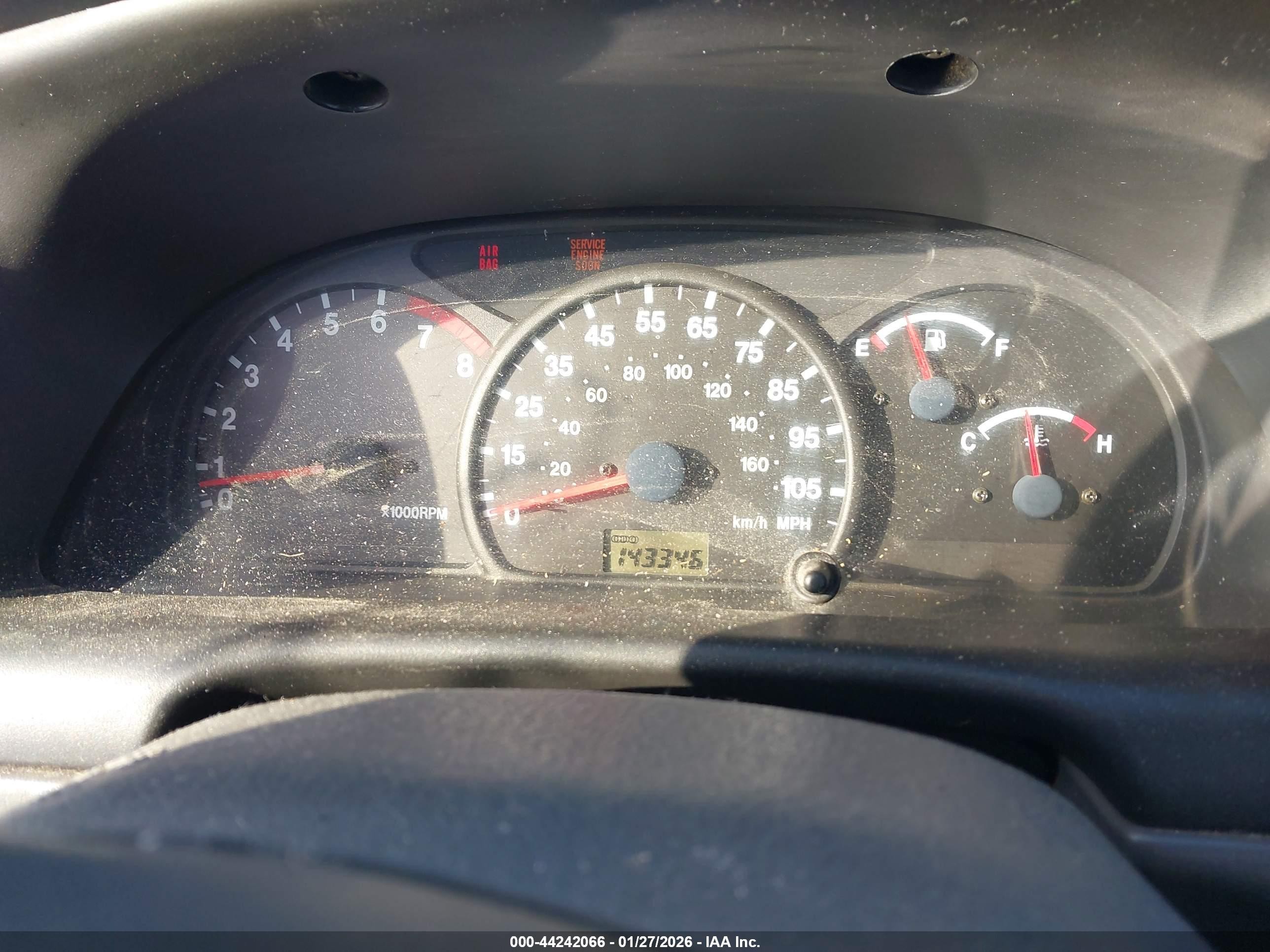 2001 Chevrolet Tracker Hard Top Base Silver vin: 2CNBE13C916923846