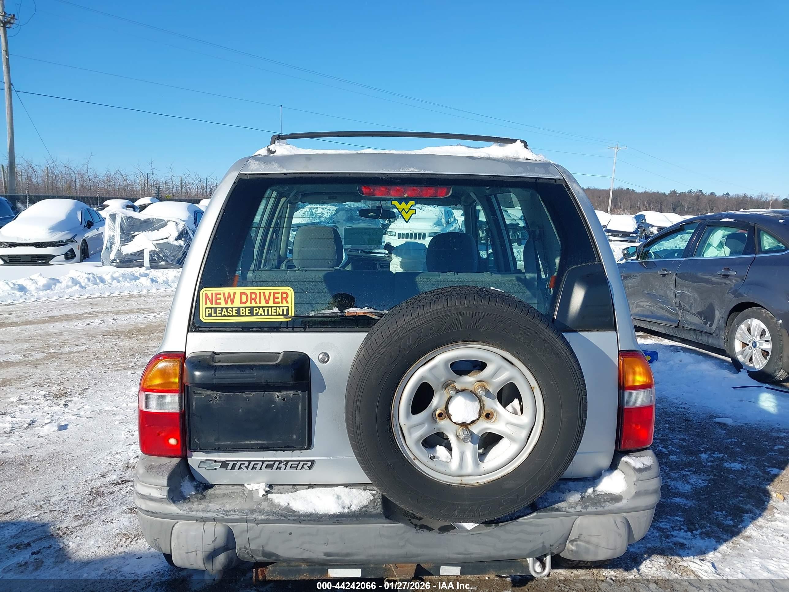 2001 Chevrolet Tracker Hard Top Base Silver vin: 2CNBE13C916923846