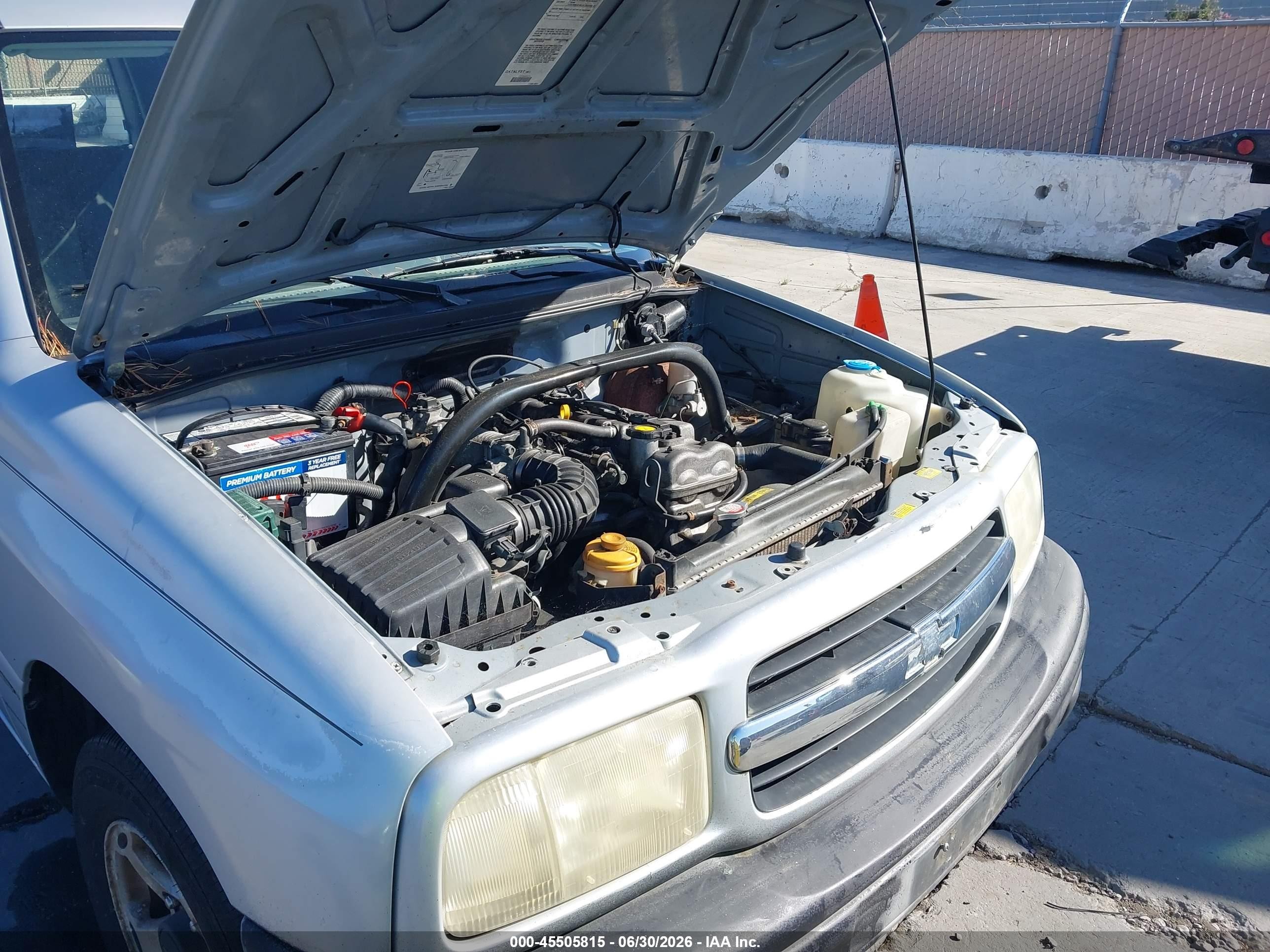1999 Chevrolet Tracker   Silver vin: 2CNBE13C9X6920776