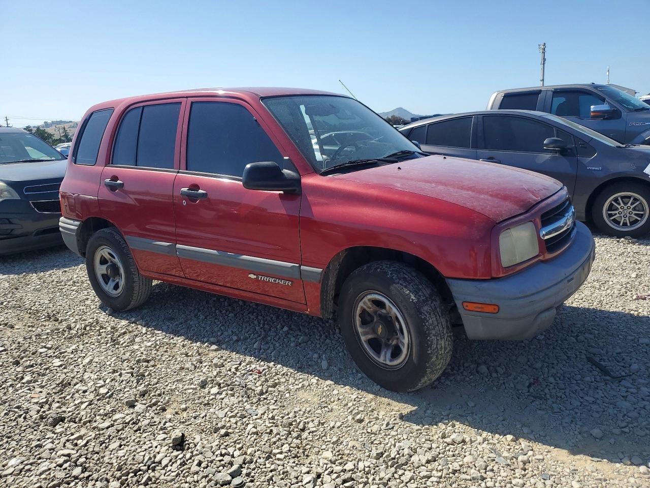 2000 Chev Tracker Red vin: 2CNBE13CXY6913756
