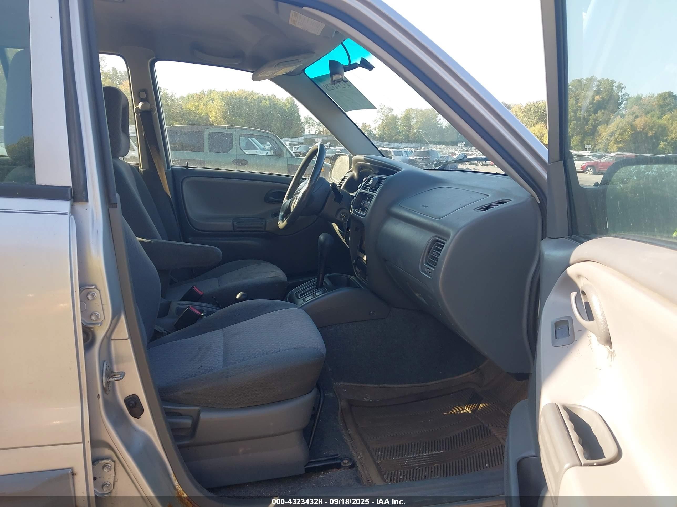 2004 Chevrolet Tracker   Silver vin: 2CNBJ134046918589