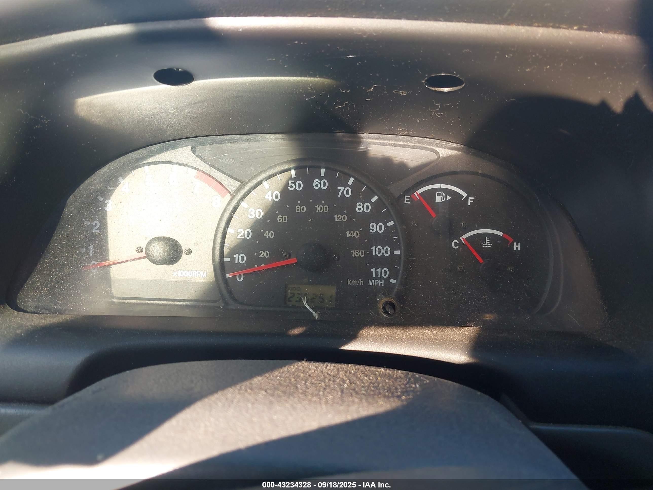 2004 Chevrolet Tracker   Silver vin: 2CNBJ134046918589