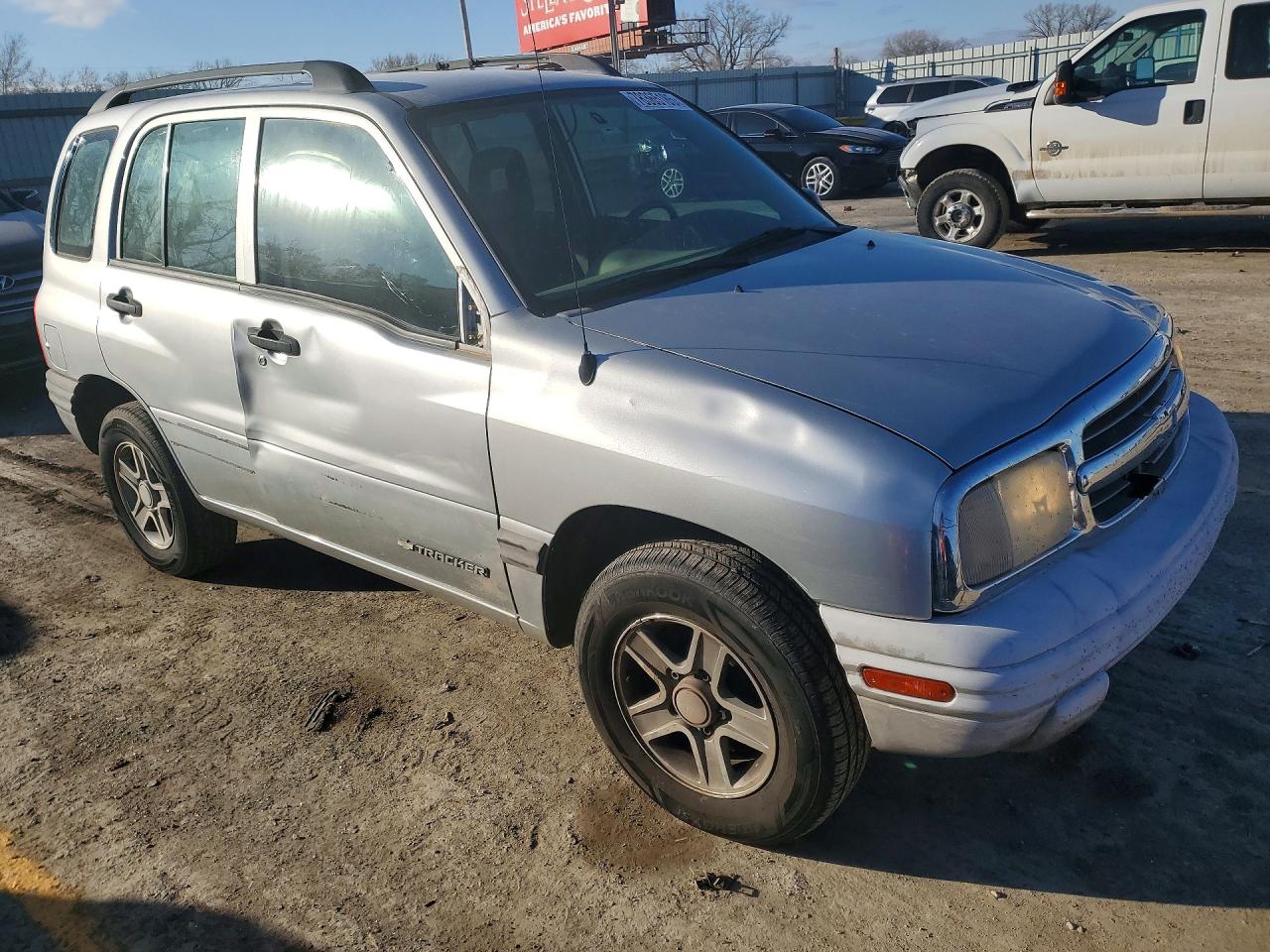 2004 Chevrolet Tracker Серебряный vin: 2CNBJ134346911409