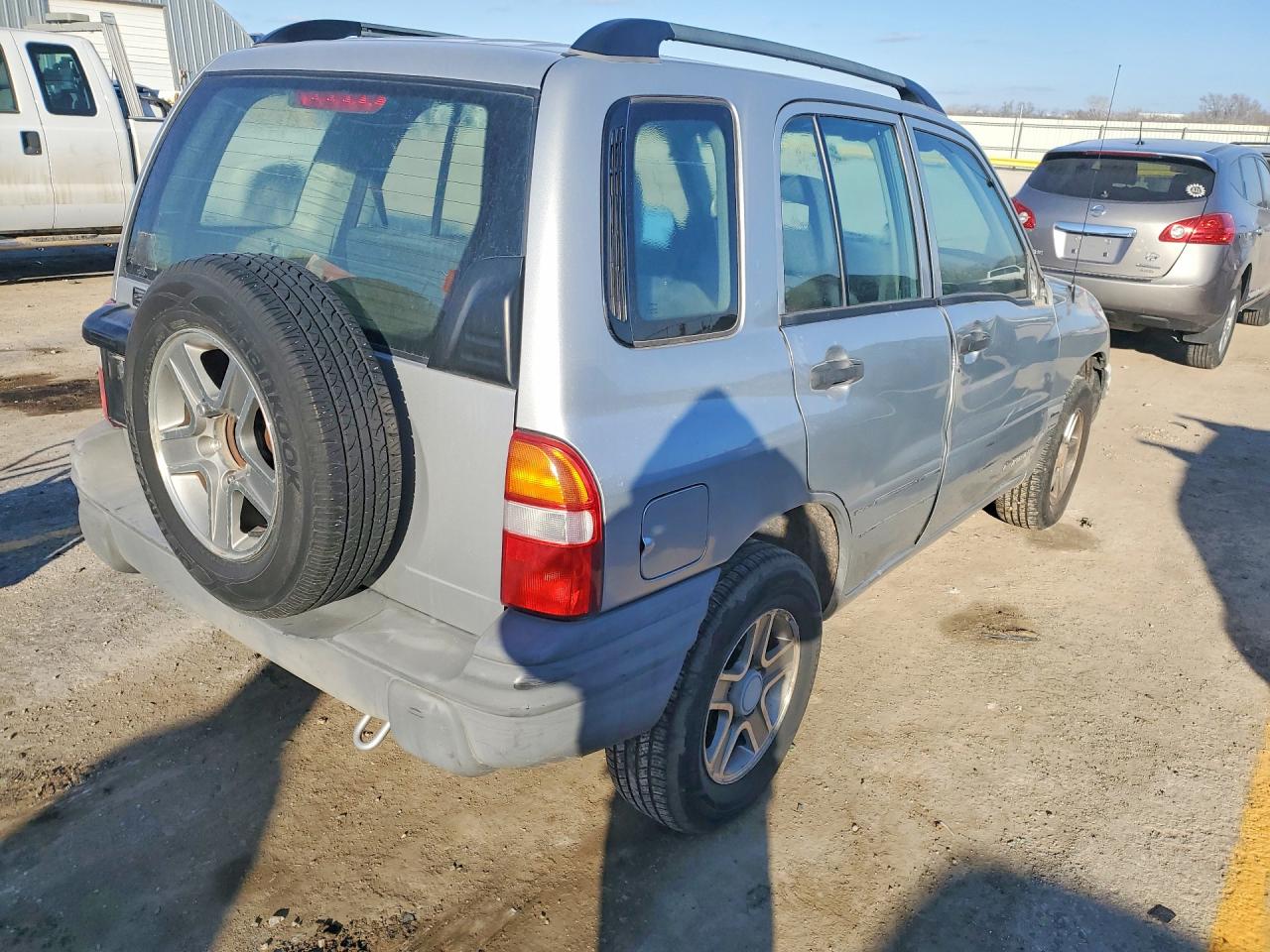 2004 Chevrolet Tracker Серебряный vin: 2CNBJ134346911409