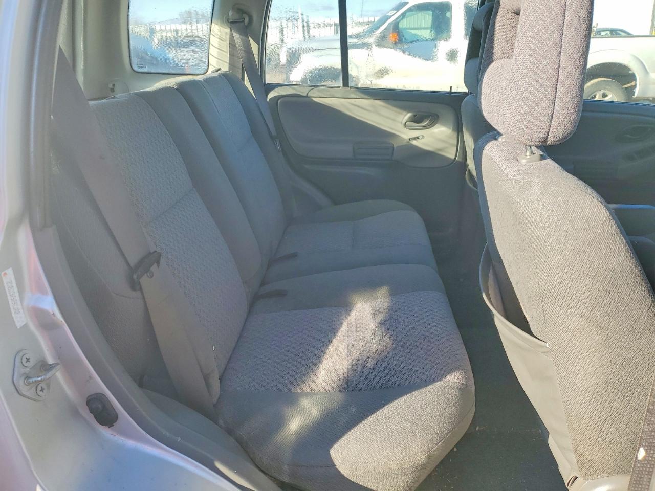 2004 Chevrolet Tracker Серебряный vin: 2CNBJ134346911409