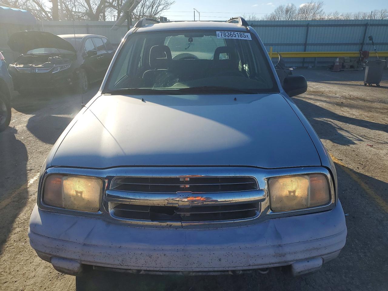2004 Chevrolet Tracker Серебряный vin: 2CNBJ134346911409