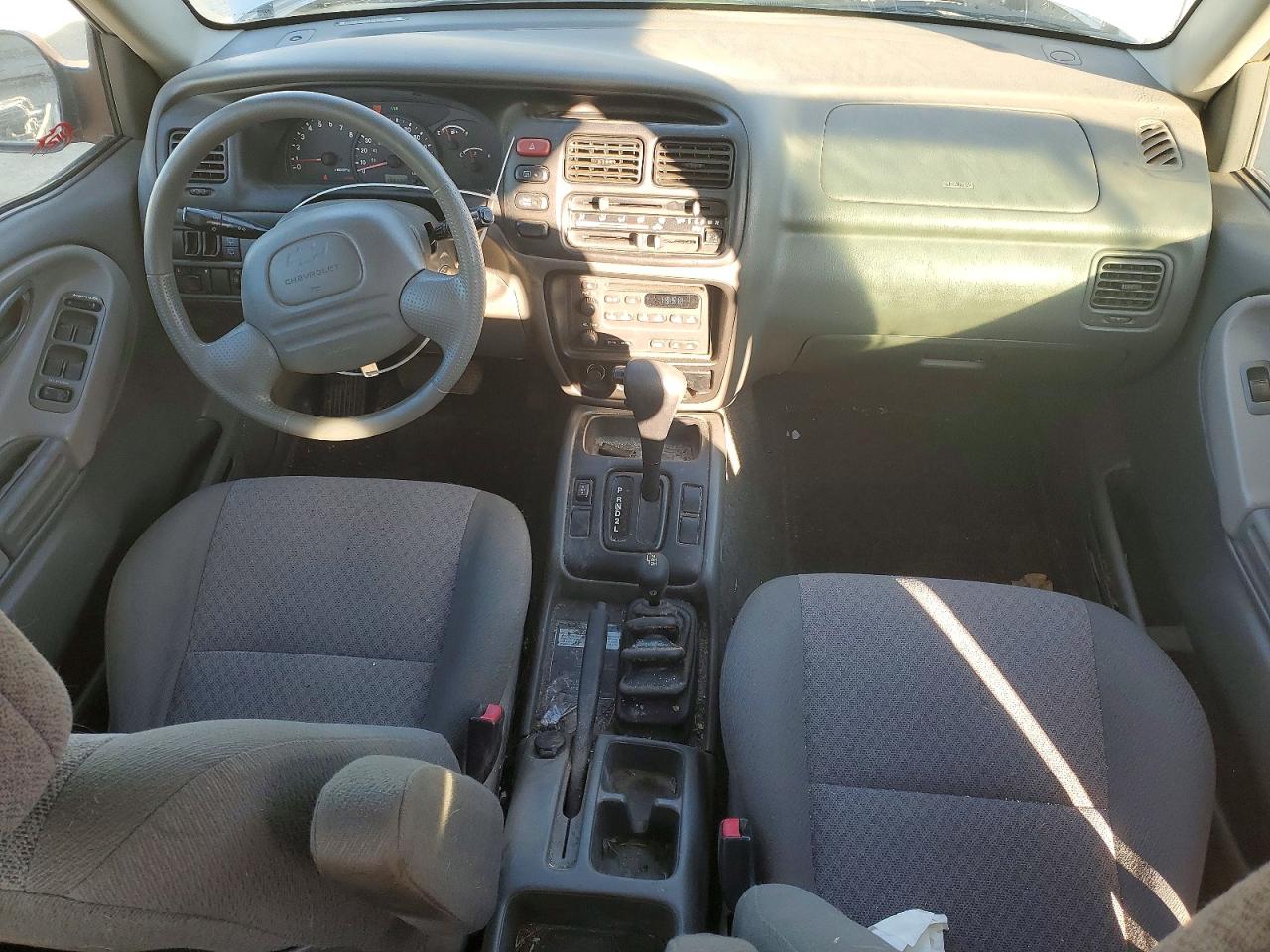 2004 Chevrolet Tracker Серебряный vin: 2CNBJ134346911409