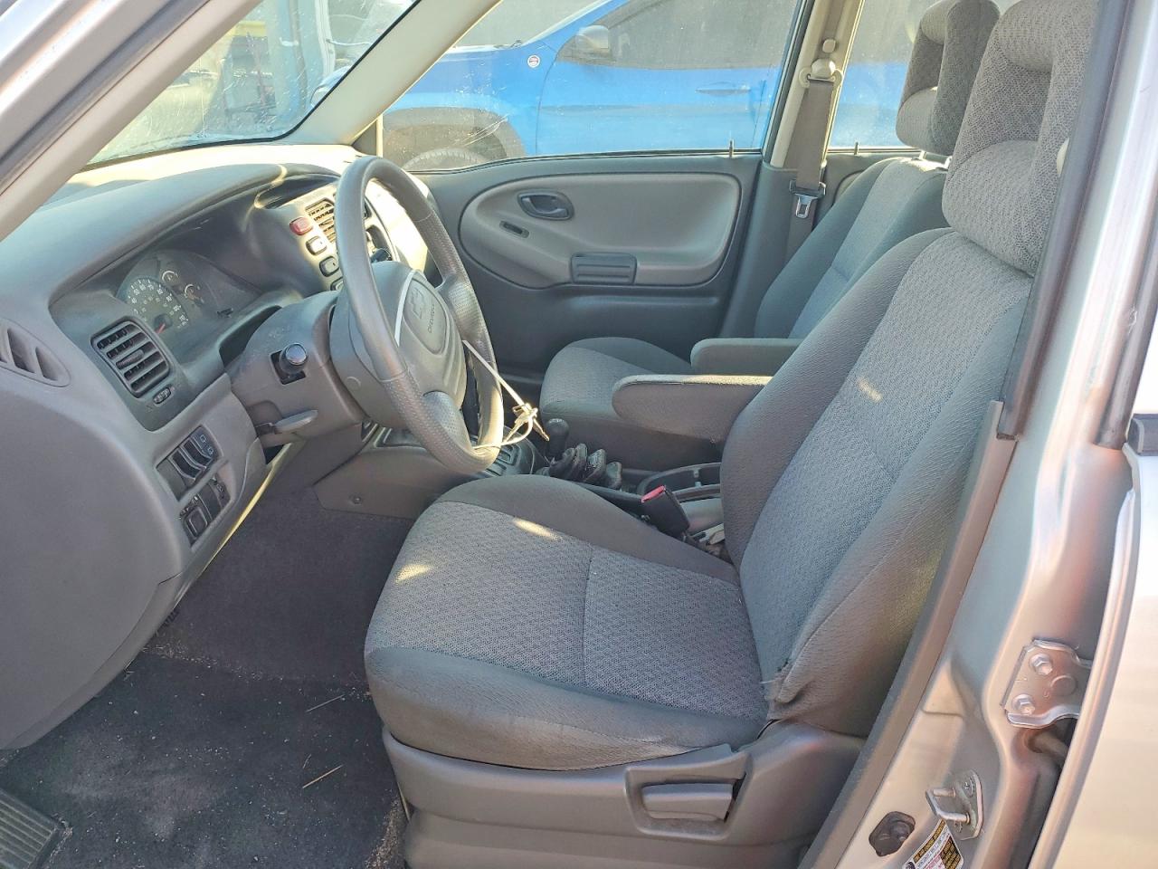 2004 Chevrolet Tracker Серебряный vin: 2CNBJ134346911409