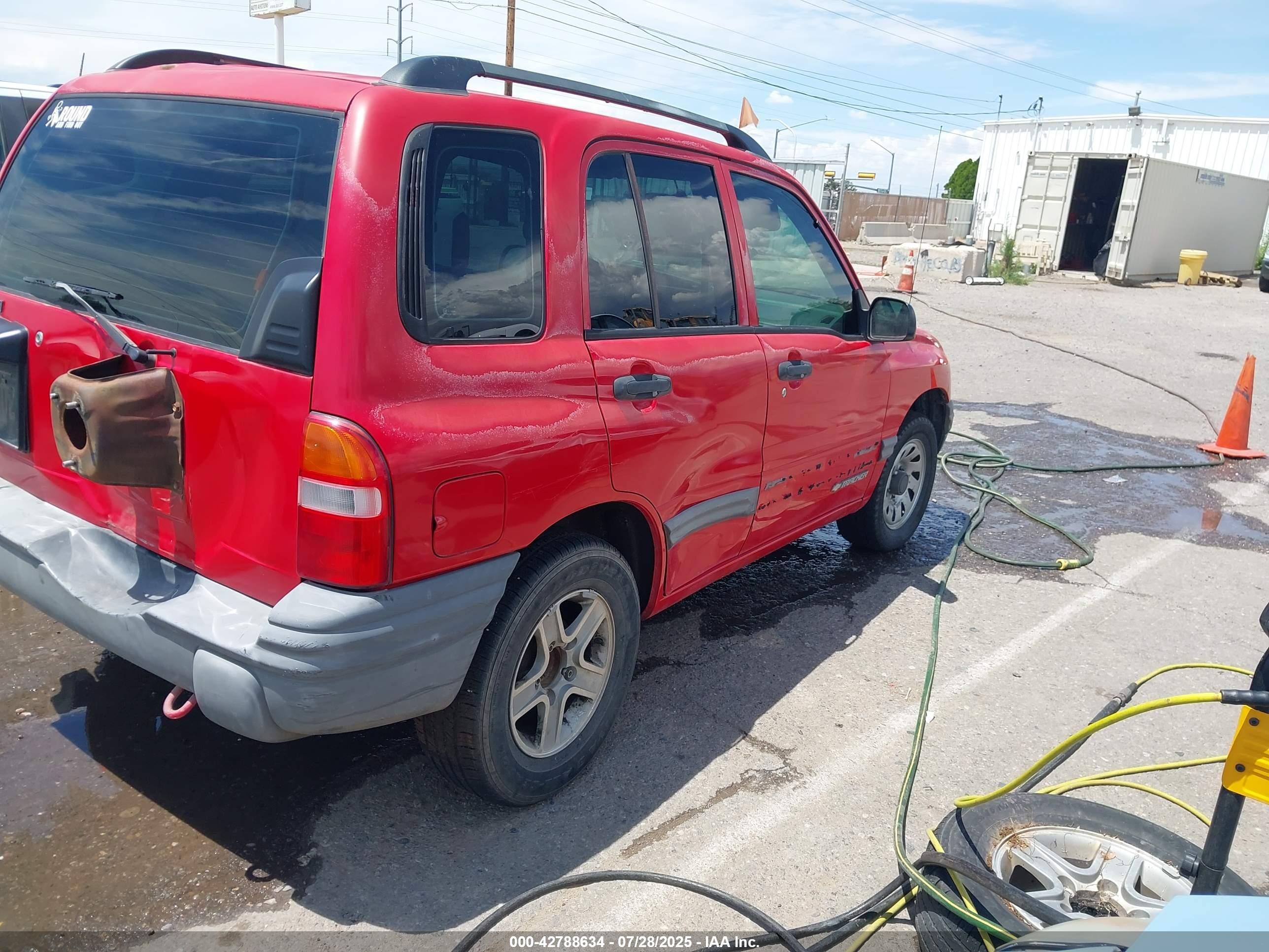 2004 Chevrolet Tracker   Red vin: 2CNBJ134346918005