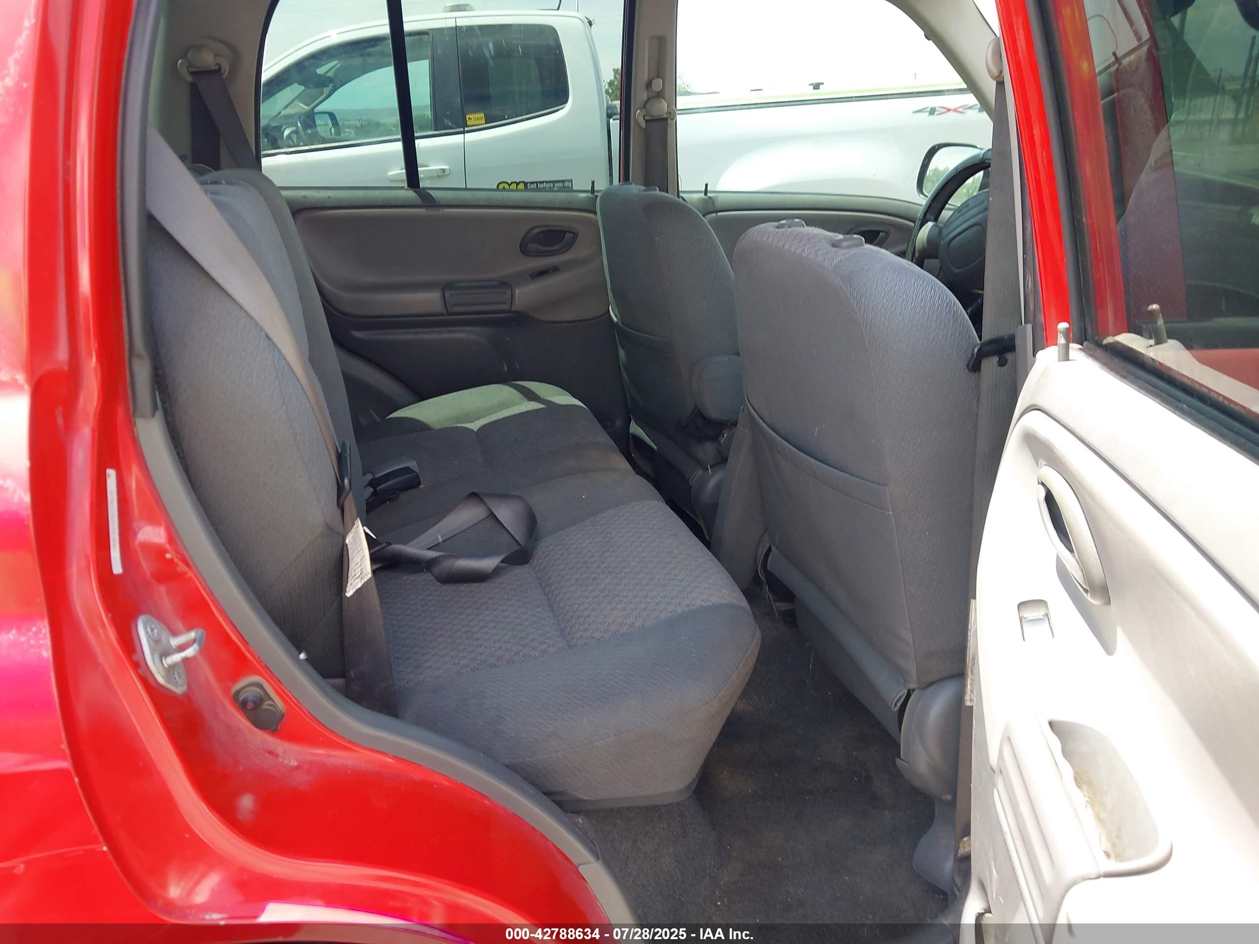 2004 Chevrolet Tracker   Red vin: 2CNBJ134346918005