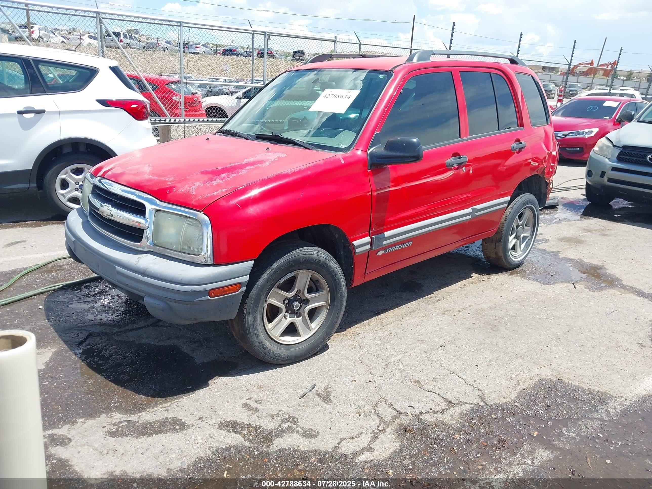 2004 Chevrolet Tracker   Red vin: 2CNBJ134346918005