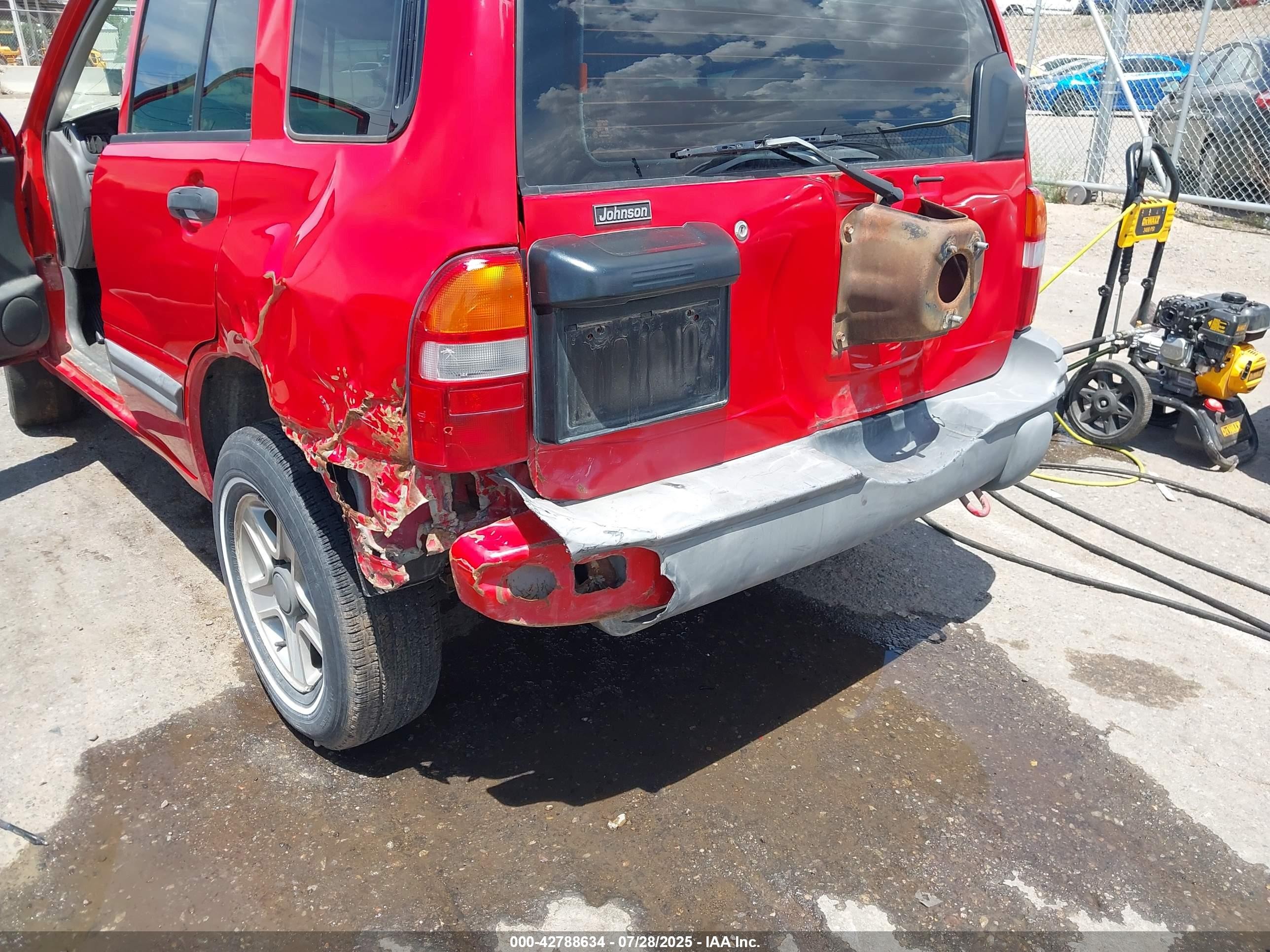 2004 Chevrolet Tracker   Red vin: 2CNBJ134346918005