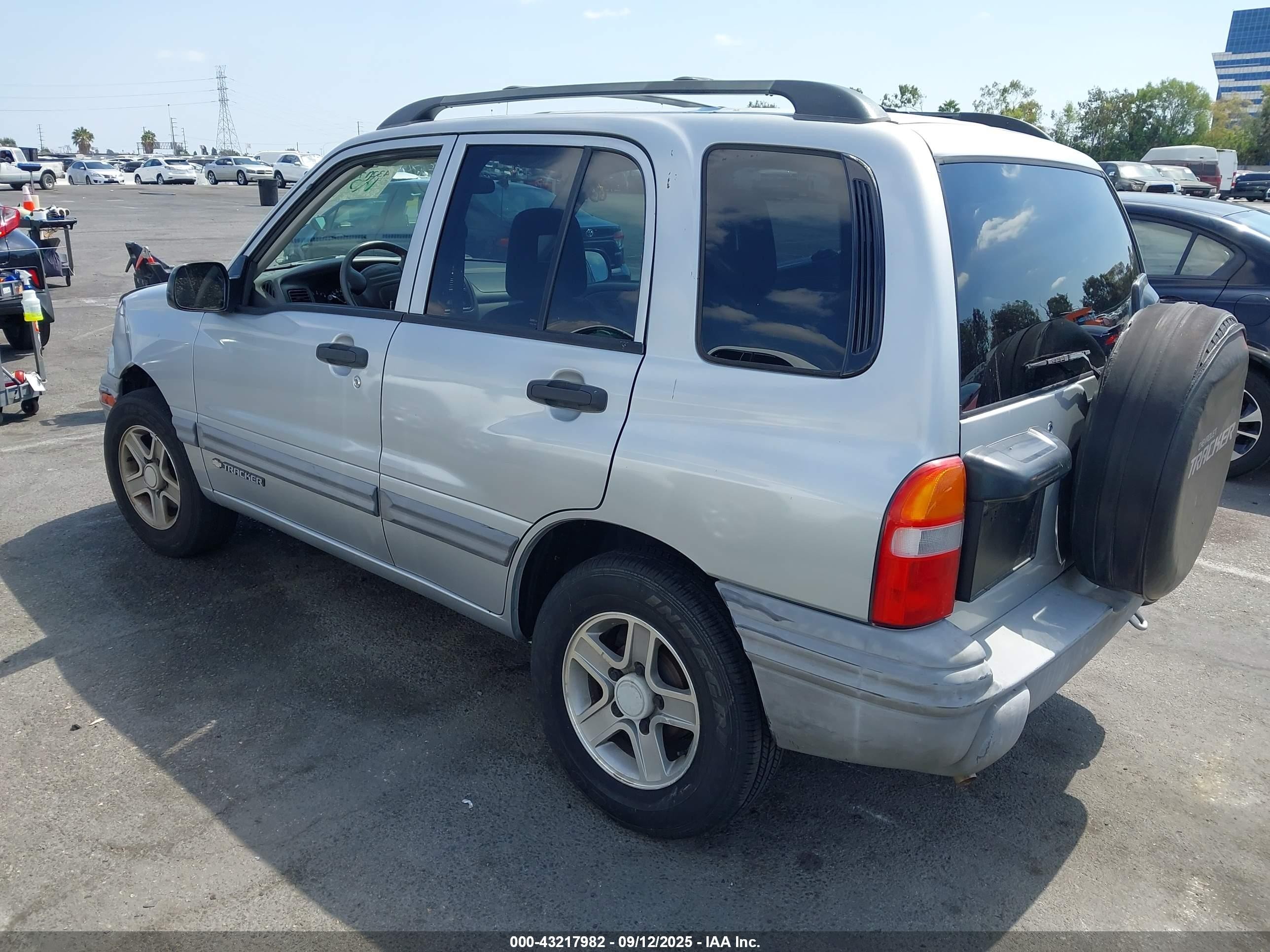 2004 Chevrolet Tracker   Silver vin: 2CNBJ134446905375