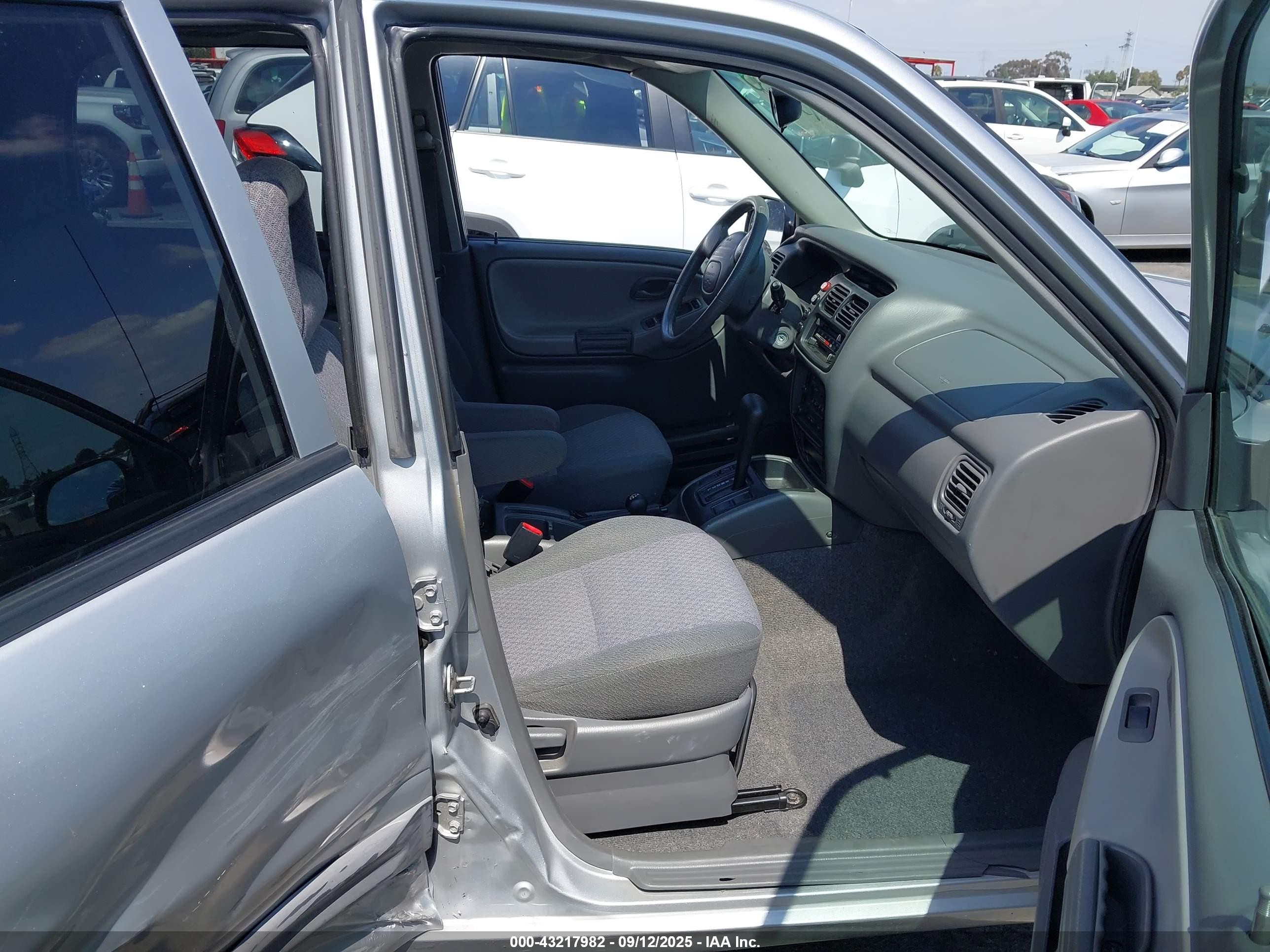 2004 Chevrolet Tracker   Silver vin: 2CNBJ134446905375