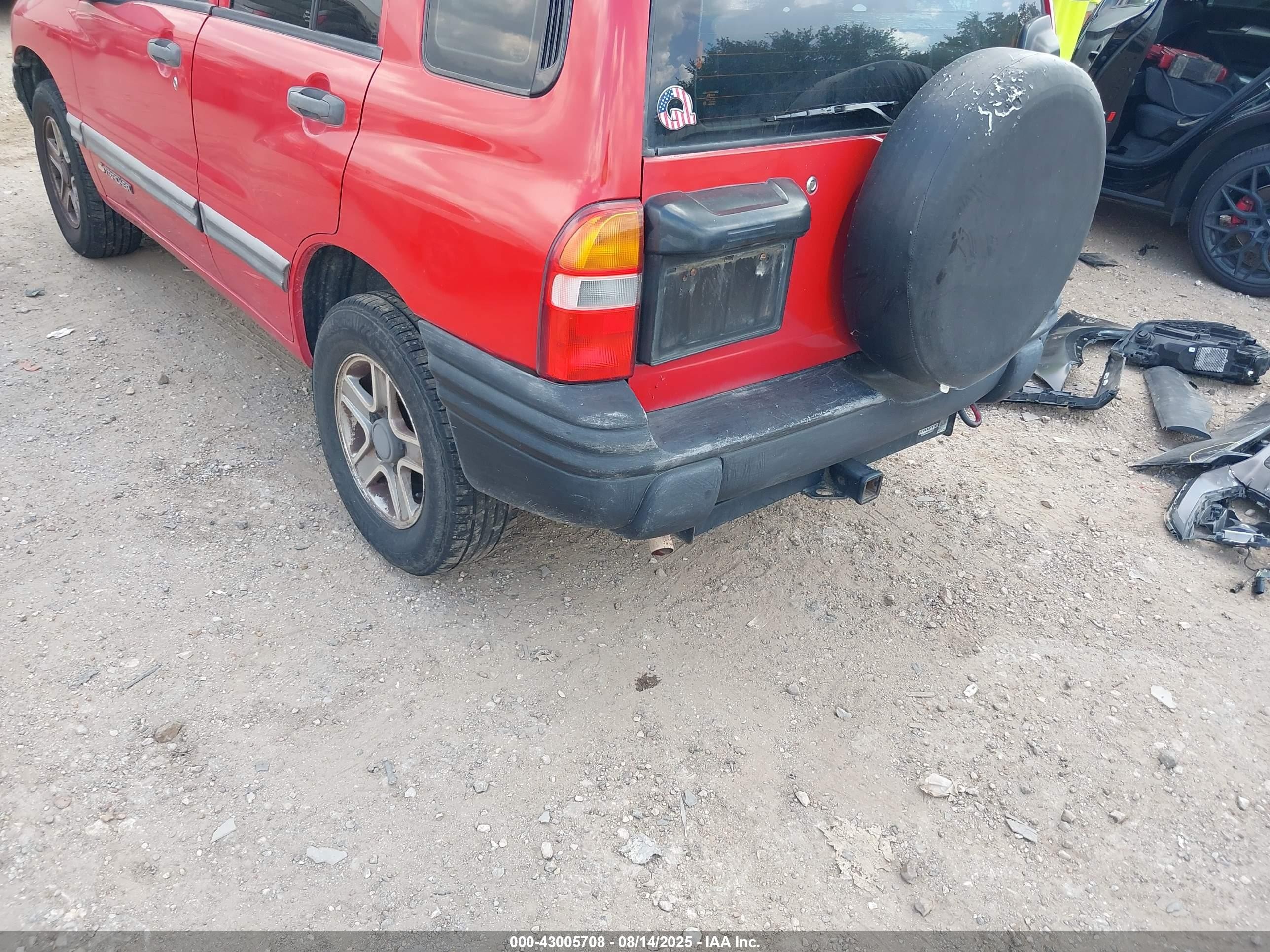2004 Chevrolet Tracker   Red vin: 2CNBJ134546916076