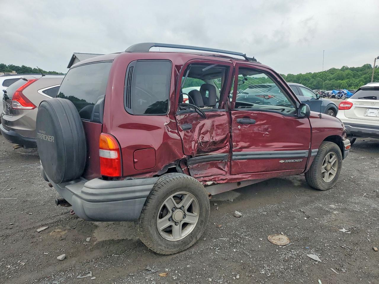 2003 Chevrolet Tracker Red vin: 2CNBJ134736947103