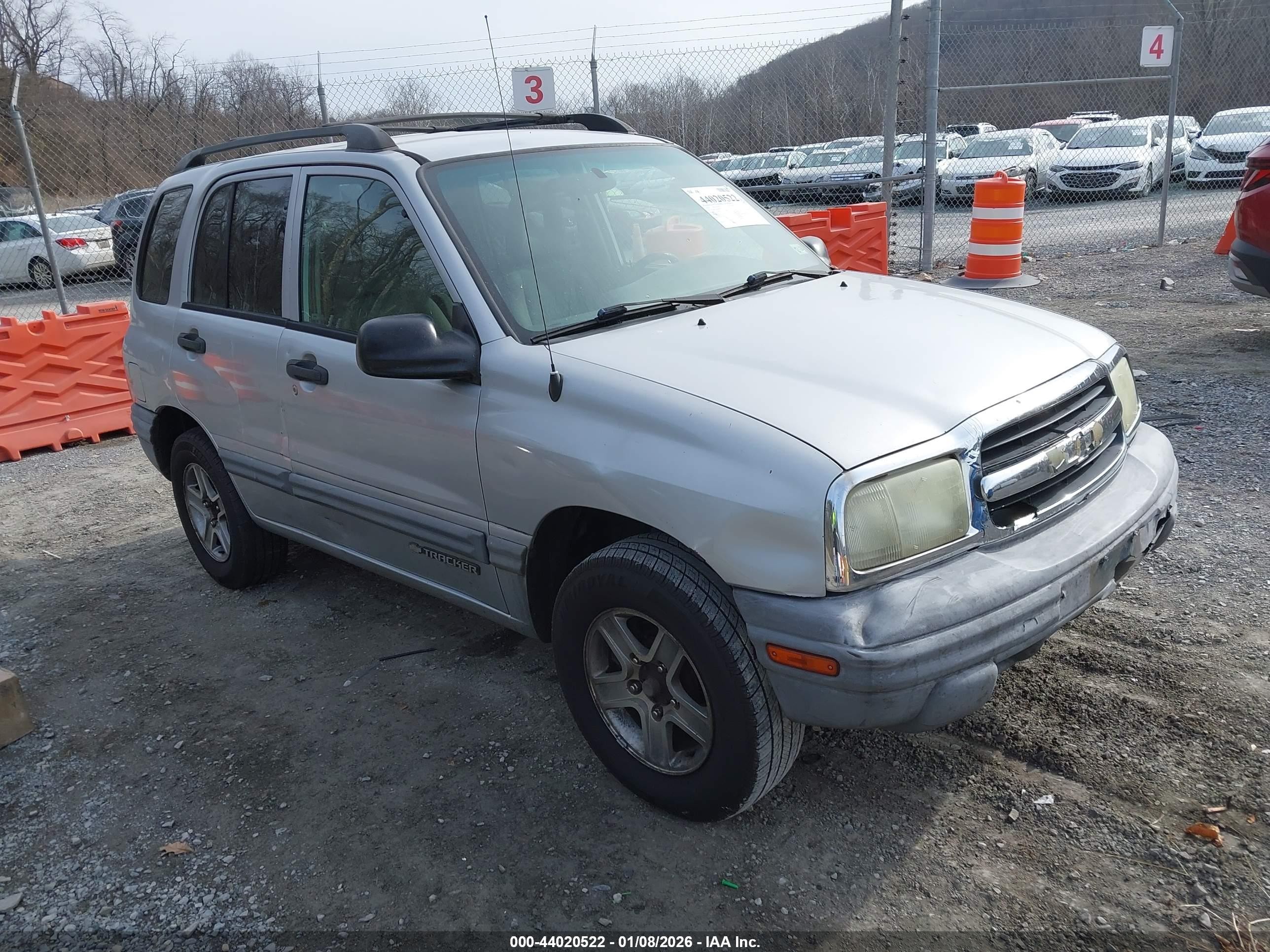 2004 Chevrolet Tracker   Silver vin: 2CNBJ134846902382