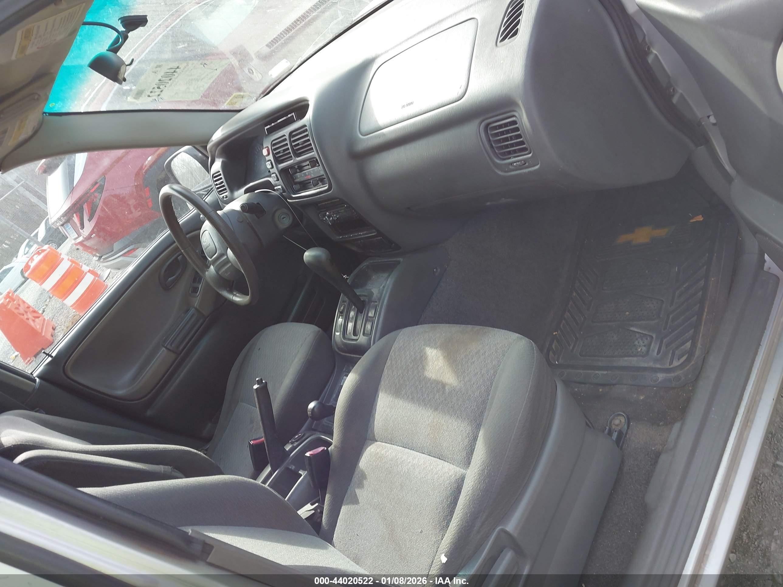 2004 Chevrolet Tracker   Silver vin: 2CNBJ134846902382