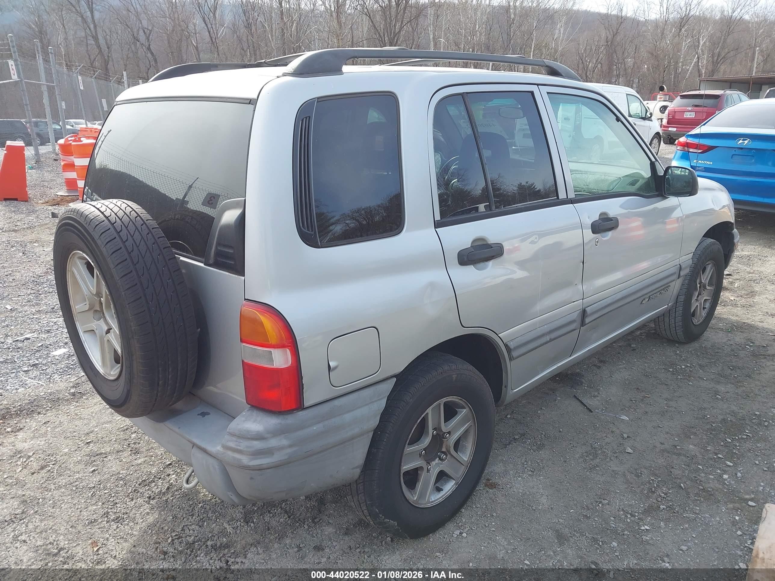 2004 Chevrolet Tracker   Silver vin: 2CNBJ134846902382