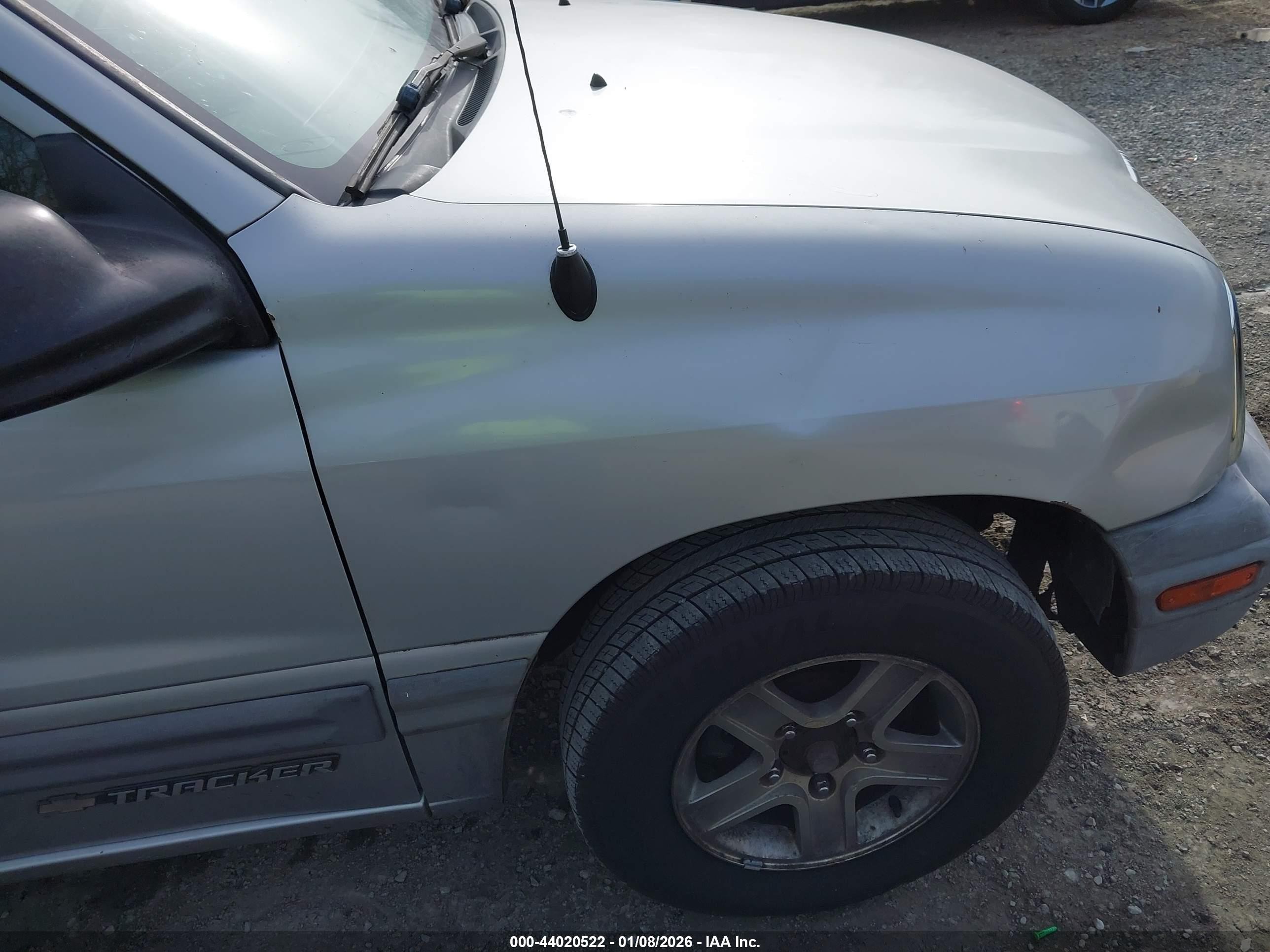 2004 Chevrolet Tracker   Silver vin: 2CNBJ134846902382