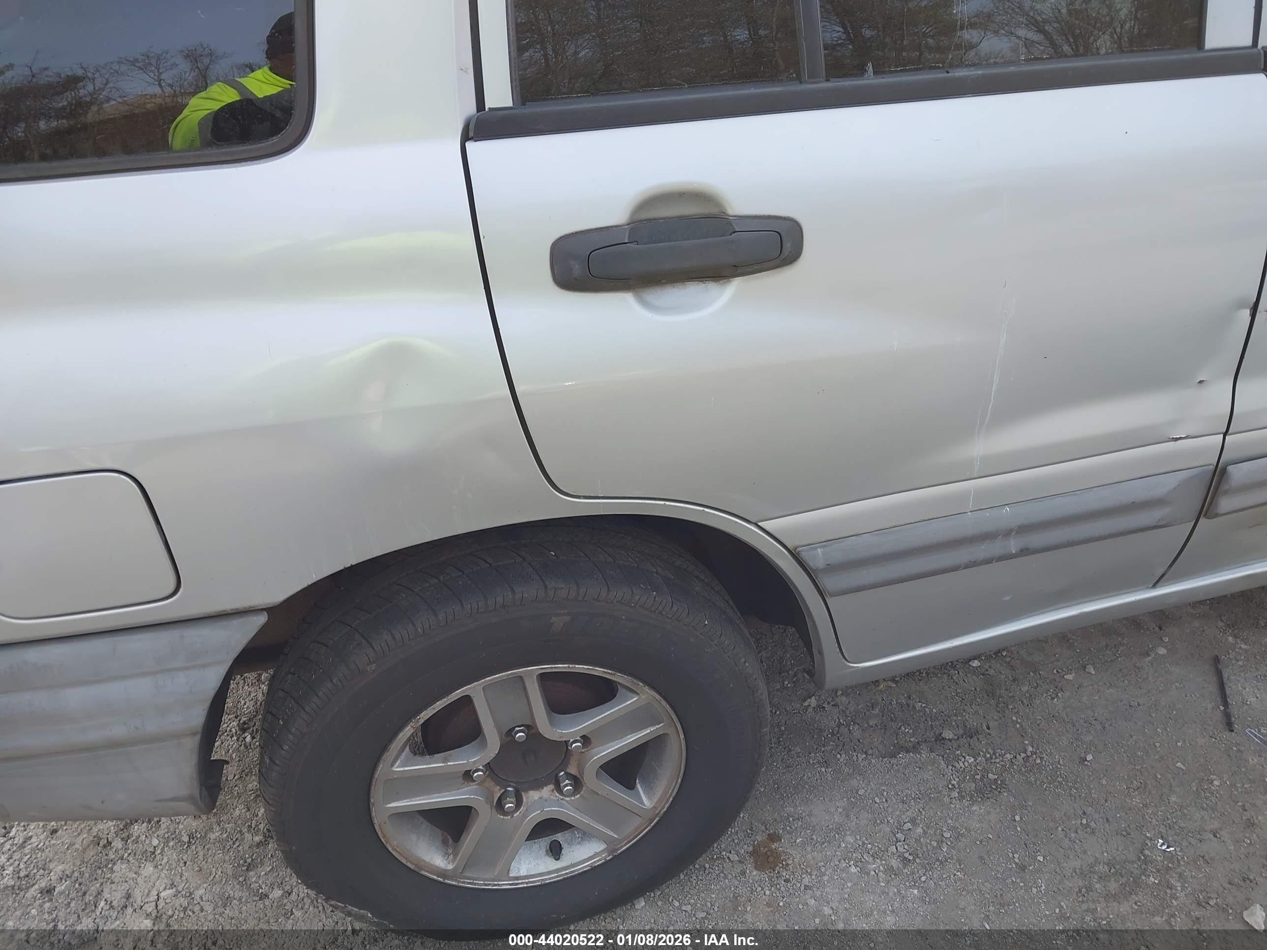 2004 Chevrolet Tracker   Silver vin: 2CNBJ134846902382
