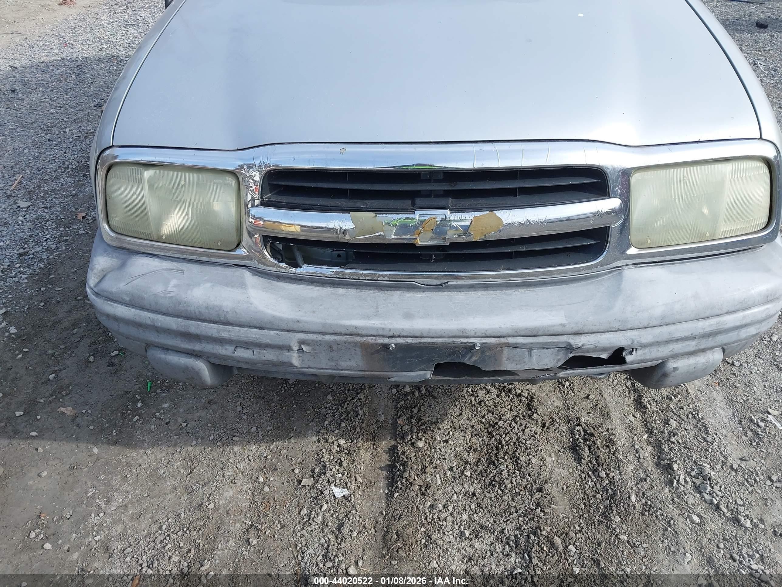 2004 Chevrolet Tracker   Silver vin: 2CNBJ134846902382