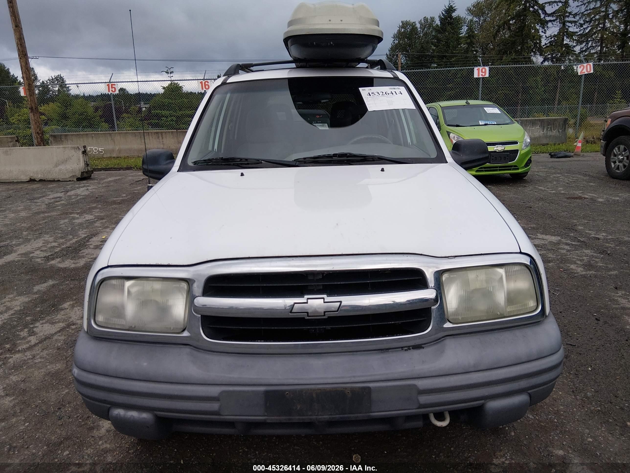 2004 Chevrolet Tracker   White vin: 2CNBJ134946907266