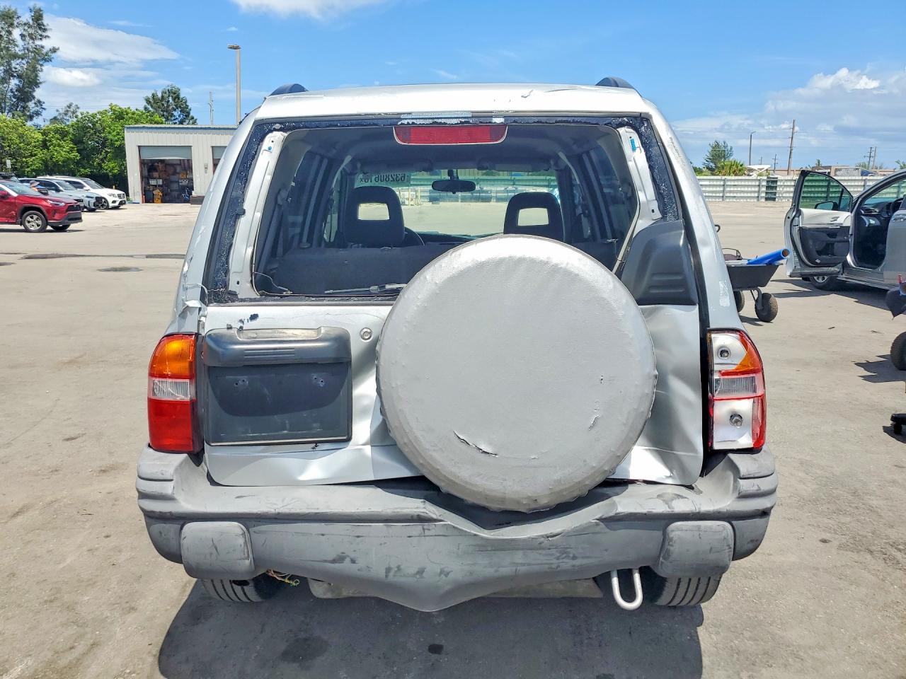 2003 Chevrolet Tracker Silver vin: 2CNBJ134X36928206