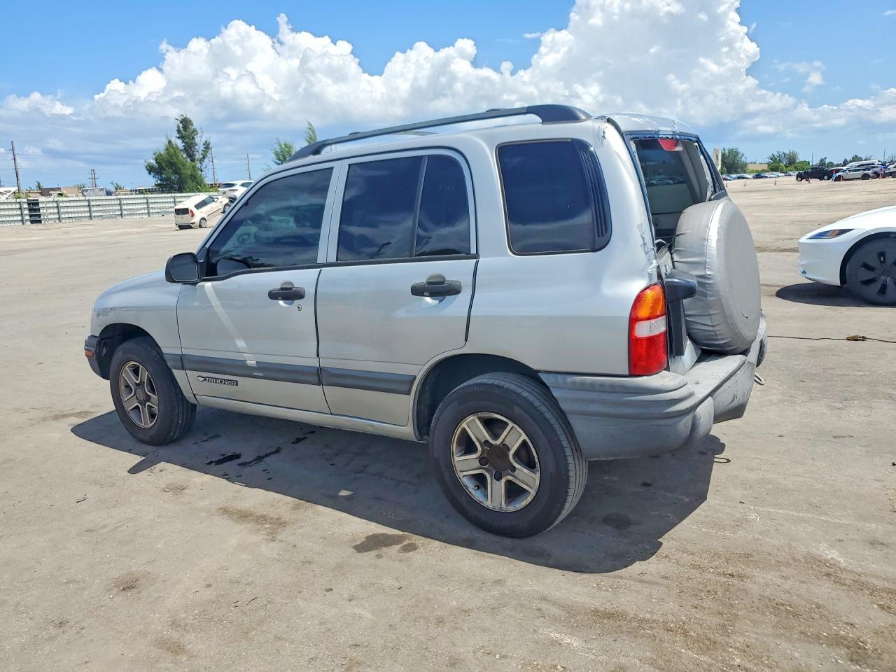 2003 Chevrolet Tracker Silver vin: 2CNBJ134X36928206