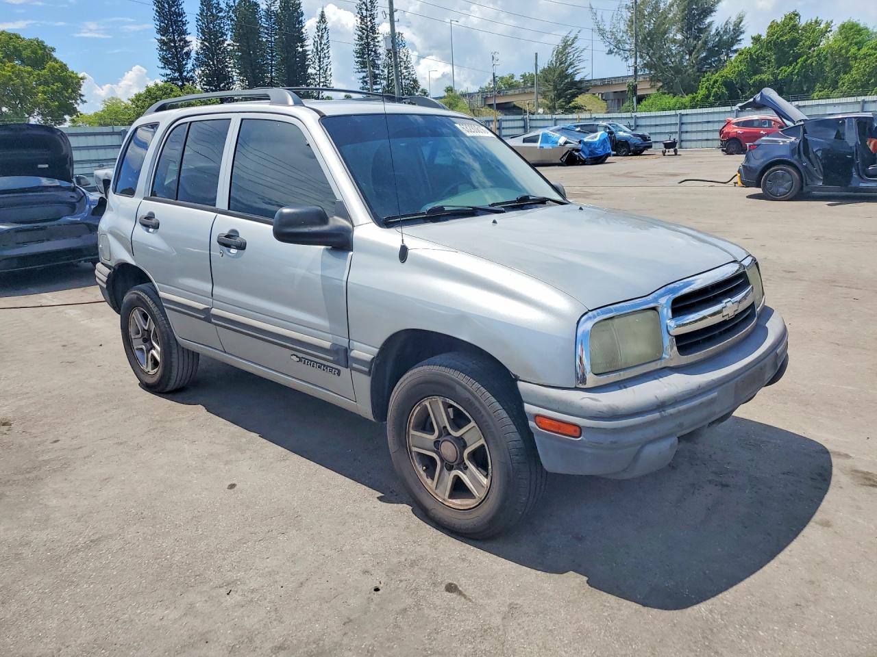 2003 Chevrolet Tracker Silver vin: 2CNBJ134X36928206