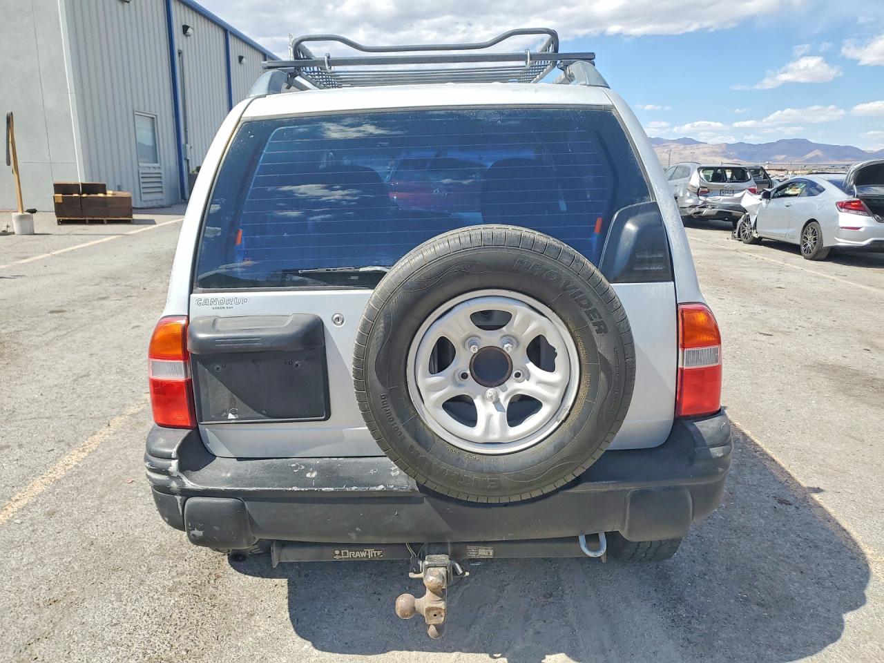 2000 Chevrolet Tracker Silver vin: 2CNBJ13C0Y6939603