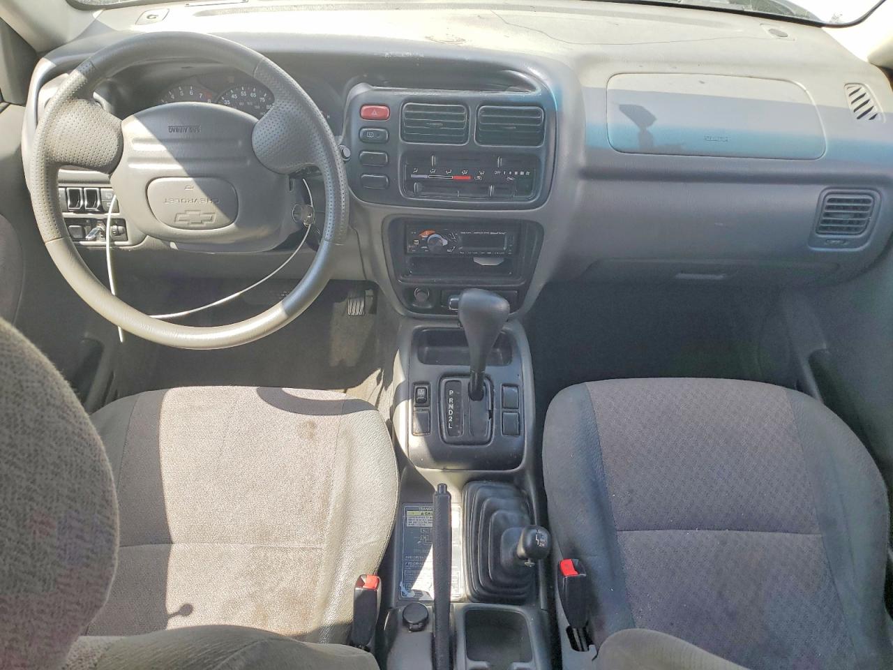 2000 Chevrolet Tracker Silver vin: 2CNBJ13C0Y6939603