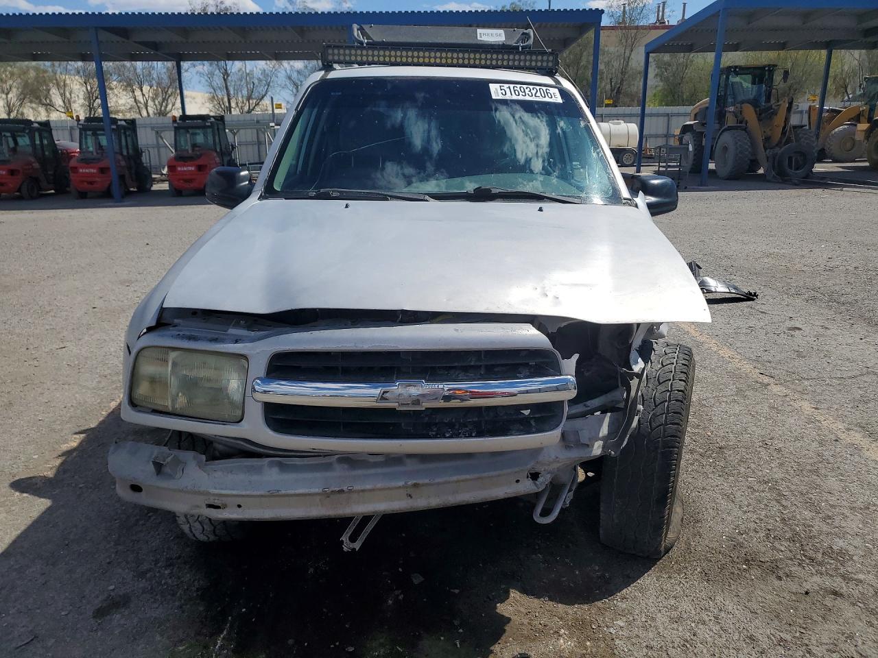 2000 Chevrolet Tracker Silver vin: 2CNBJ13C0Y6939603