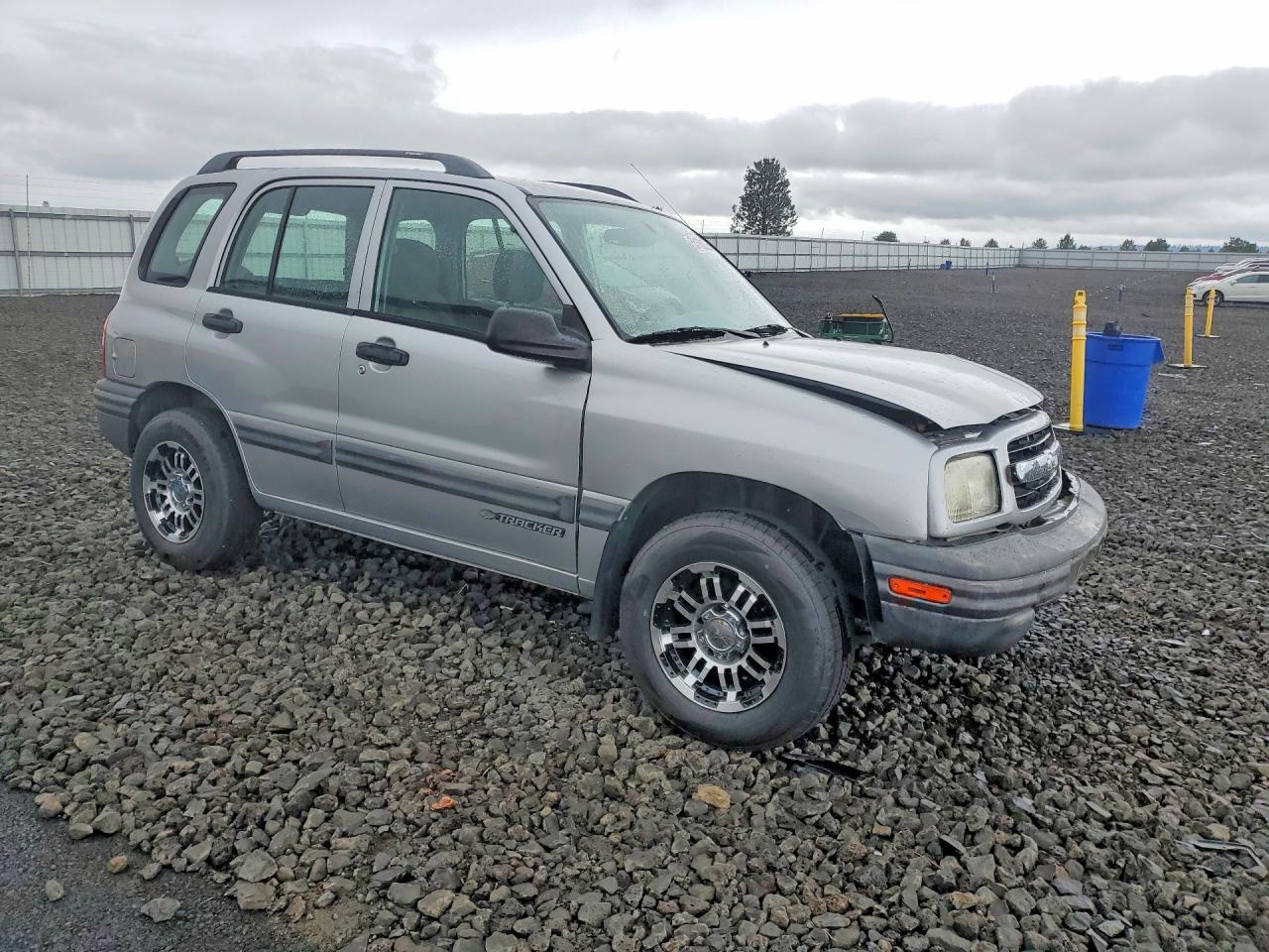 2001 Chevrolet Tracker Silver vin: 2CNBJ13C116921052
