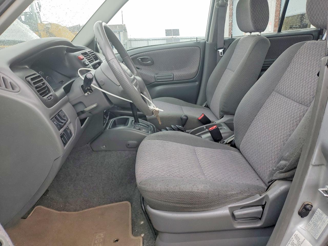 2001 Chevrolet Tracker Silver vin: 2CNBJ13C116921052